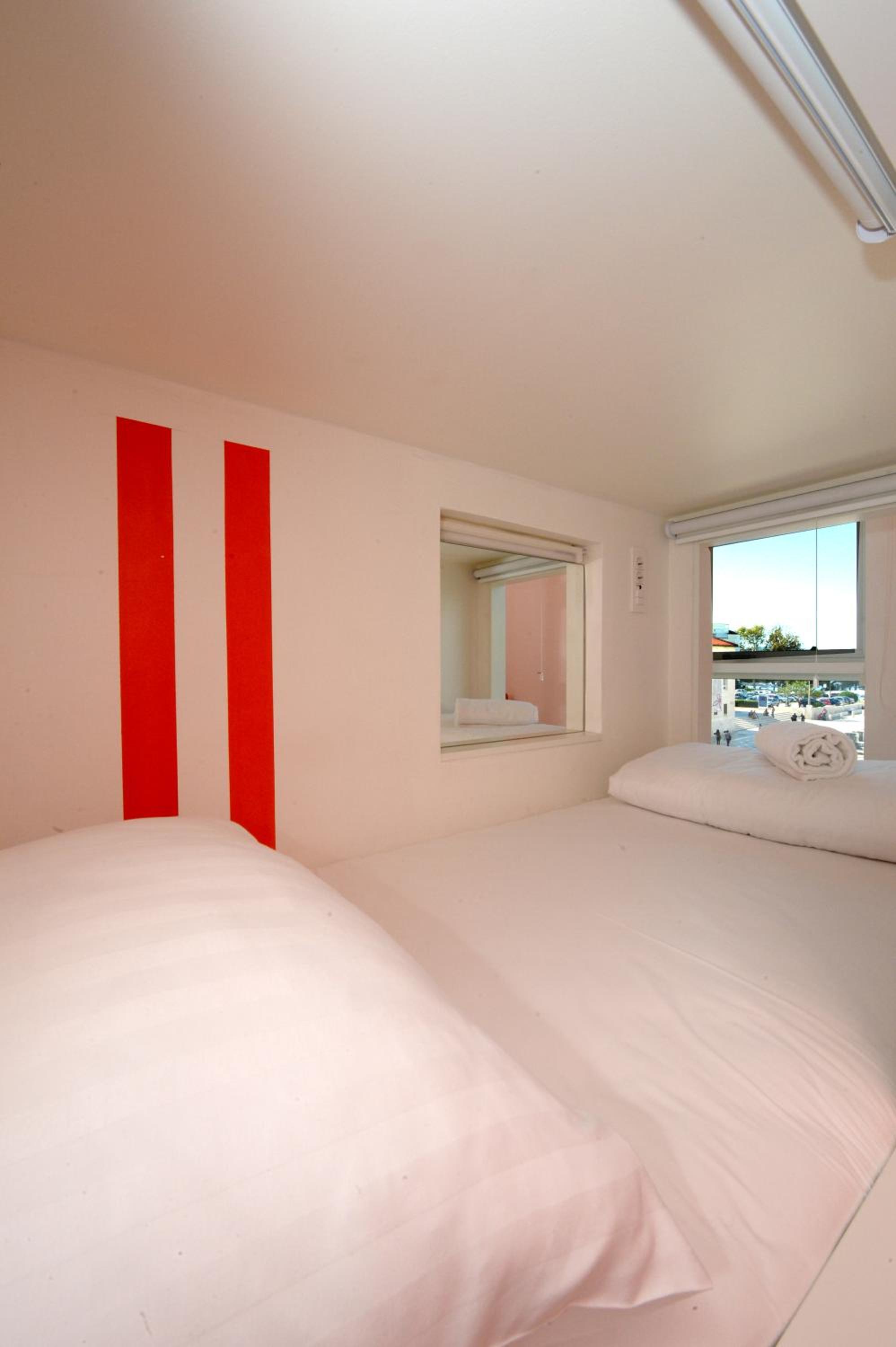 Single Bed in 4-Bed Mixed Dormitory Room photo 2