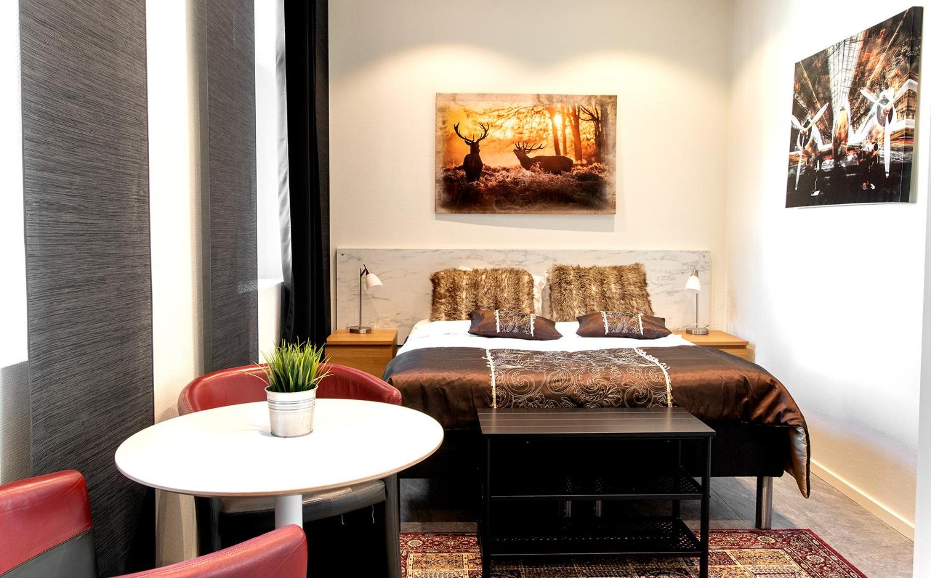 Studio Apartment photo 1