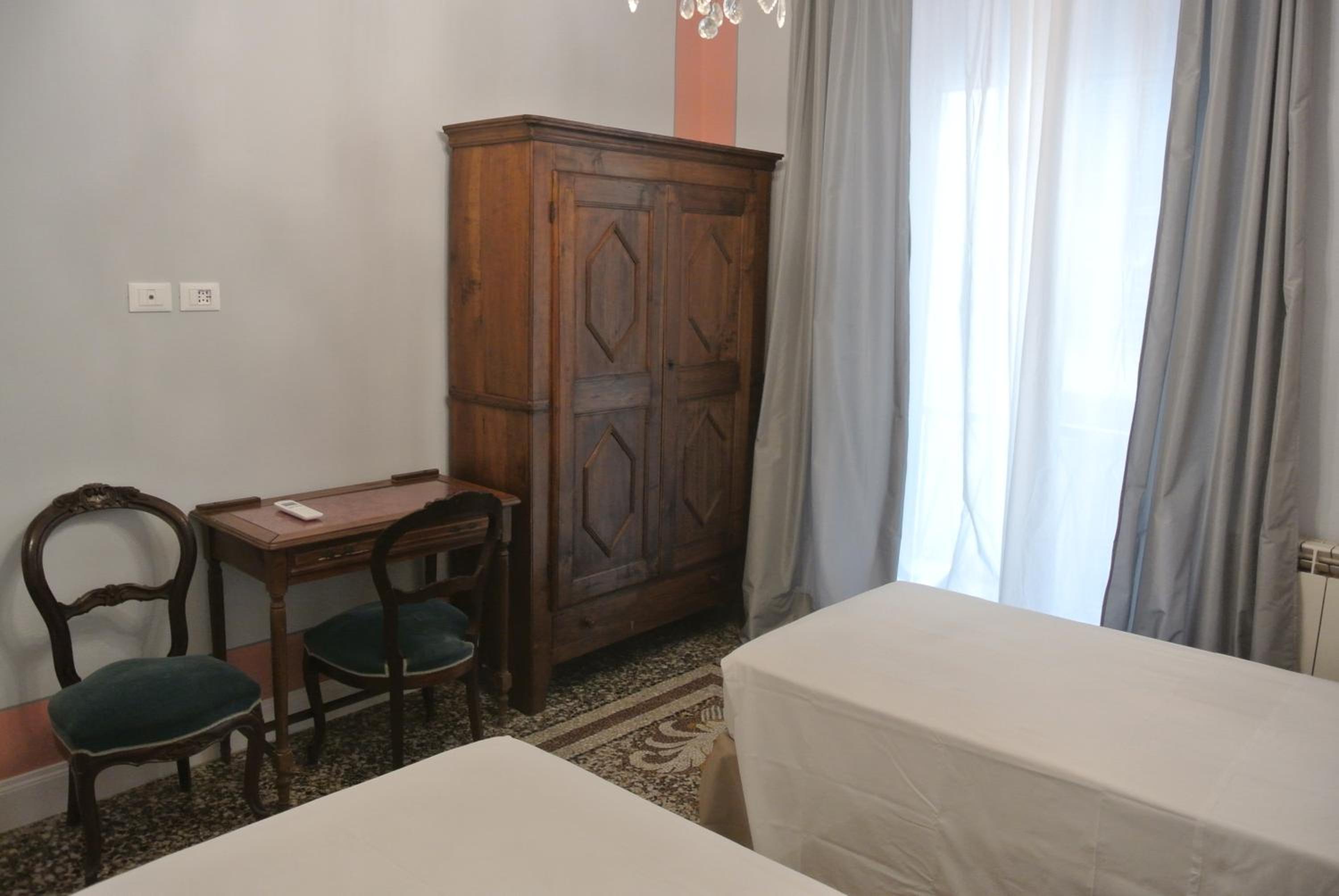 Double Or Twin Room With Private External Bathroom photo 3