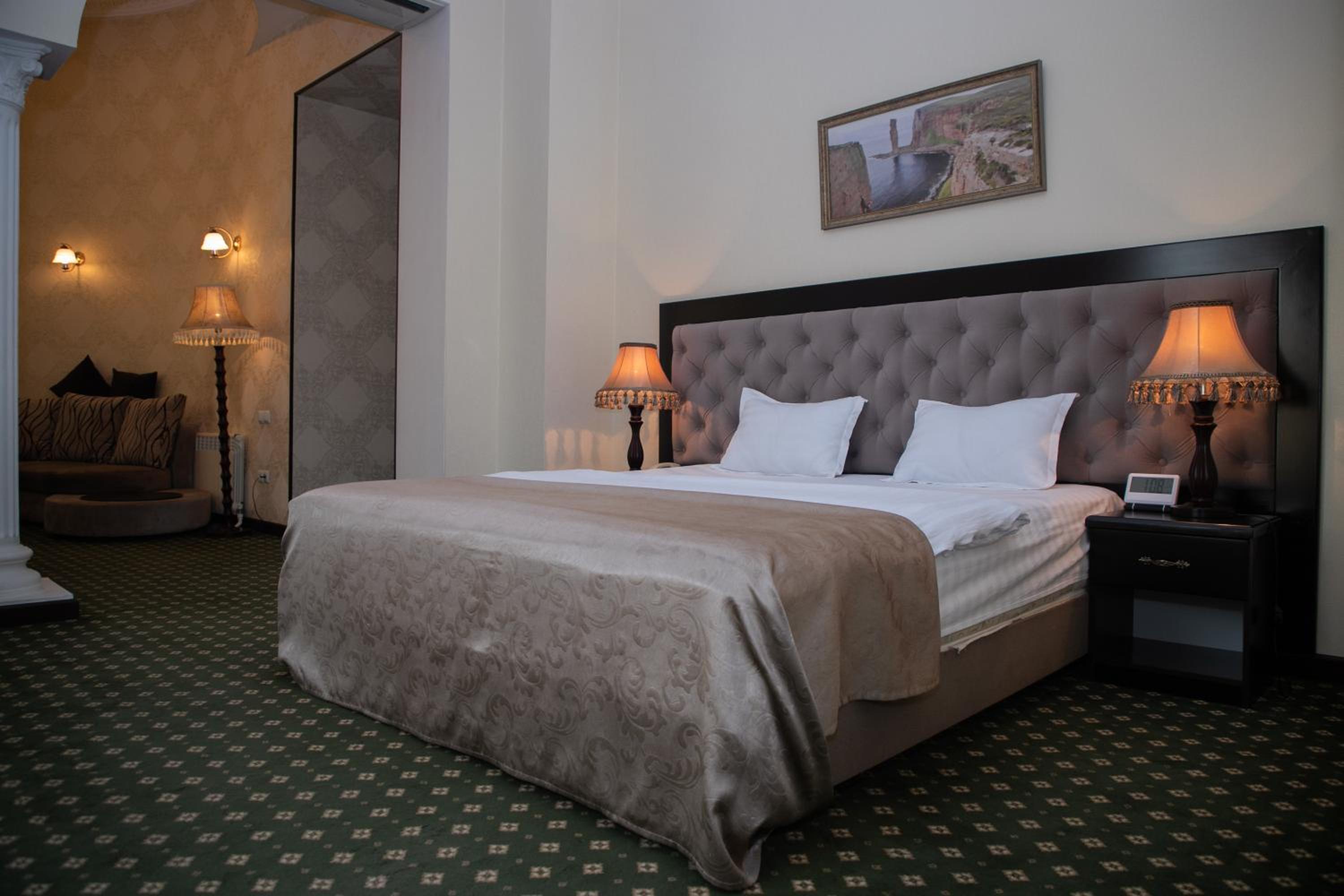 Suite with Spa Bath photo 2