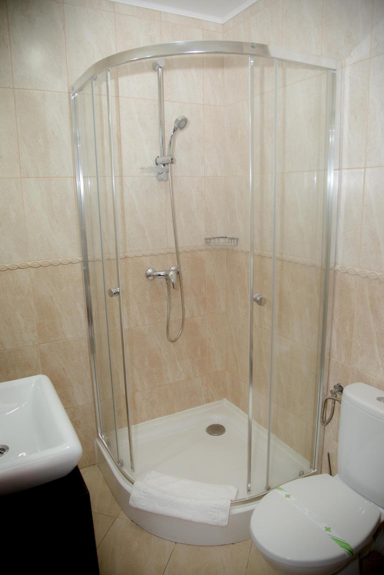 Double Room - Photo 11