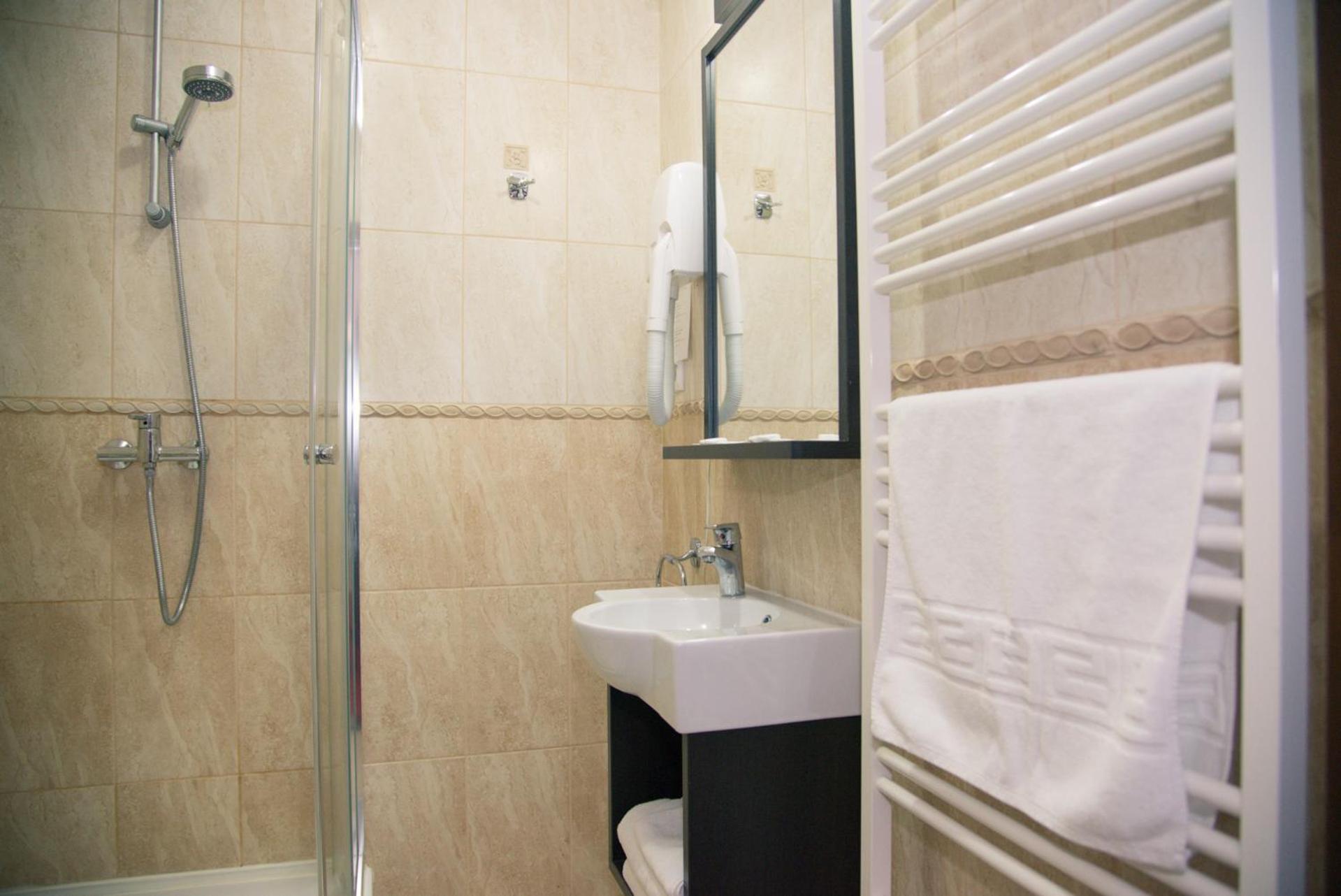 Double Room - Photo 9