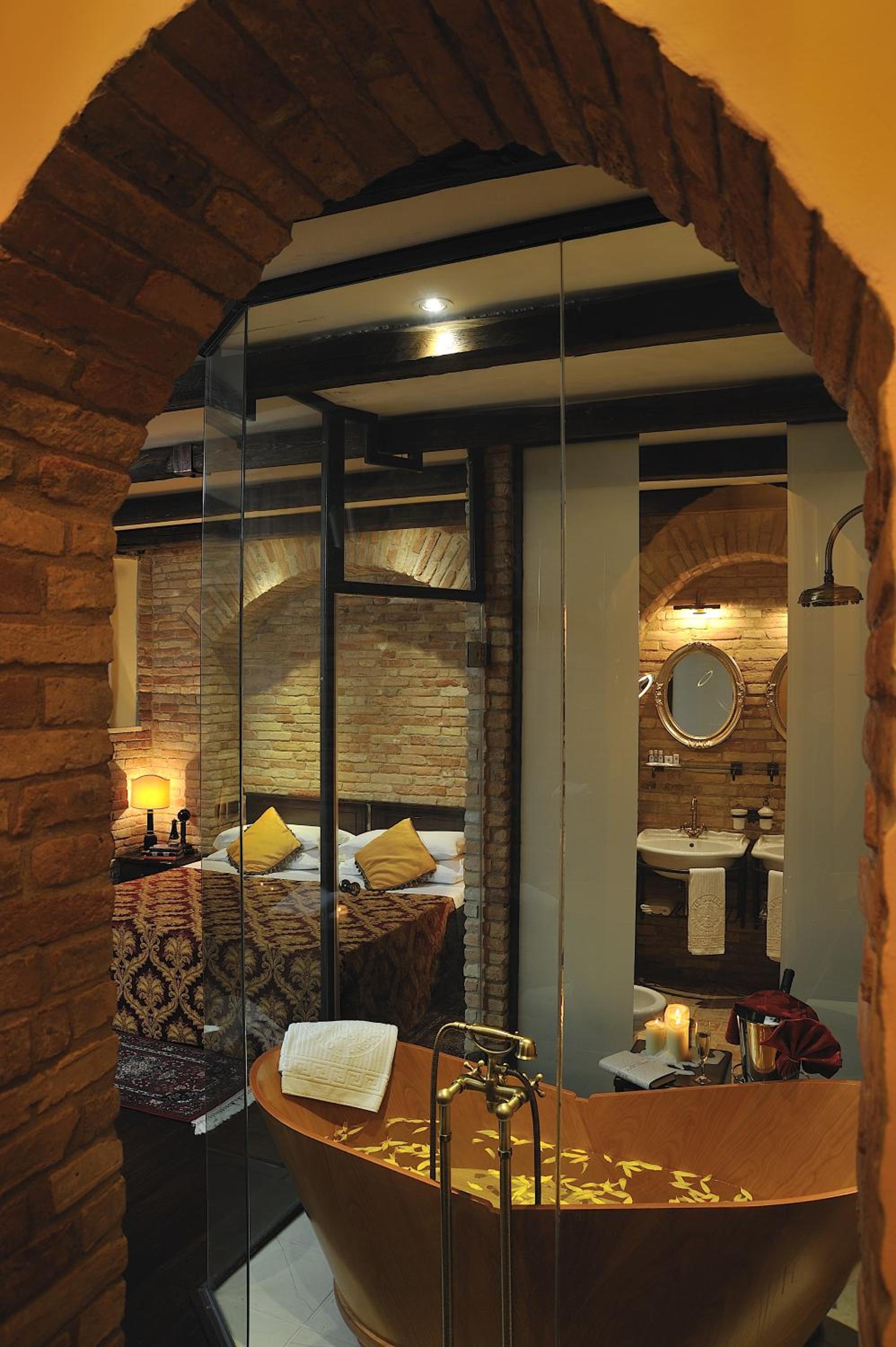 Suite - Photo 4