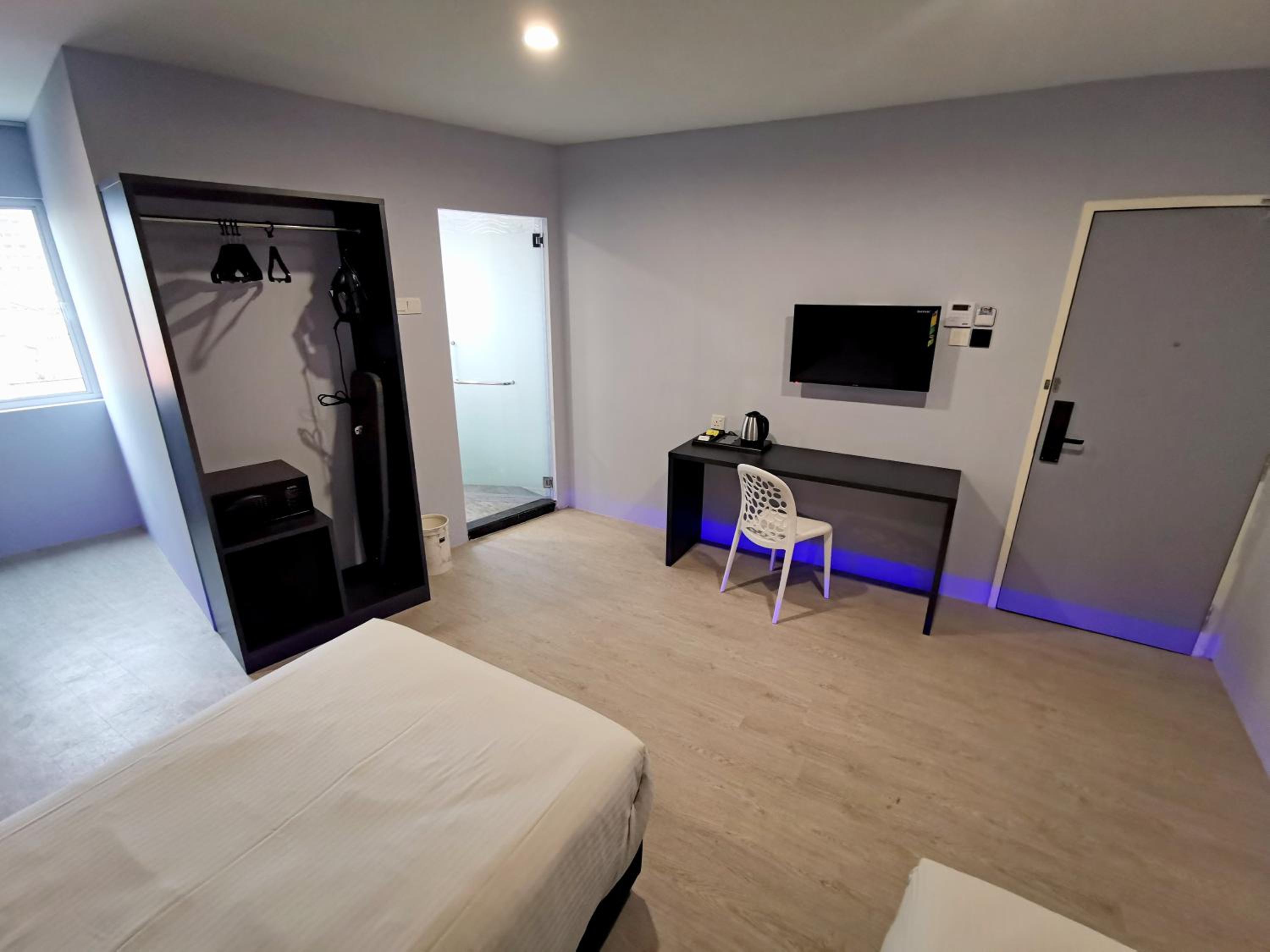 Standard Twin Room - Photo 4