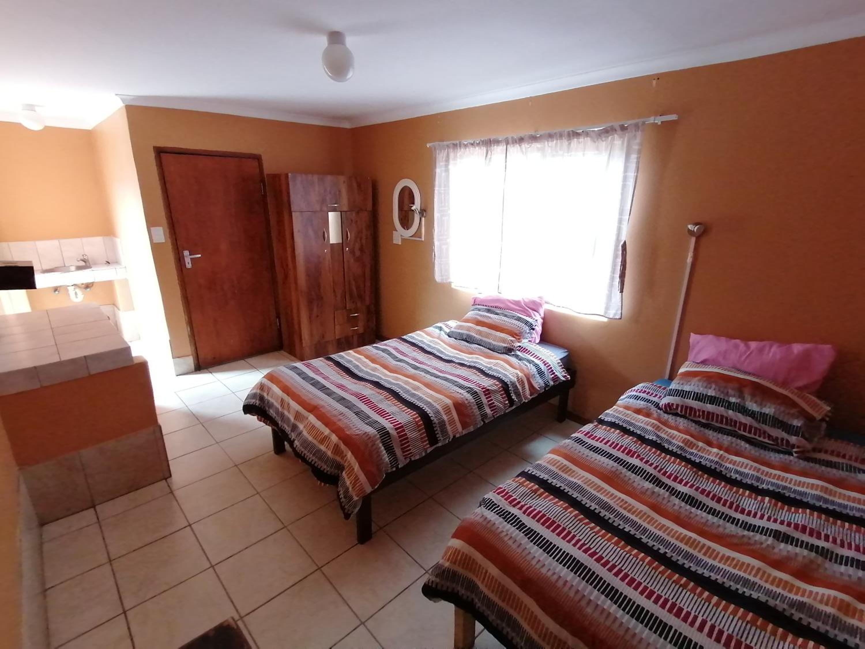 Single Room with Bathroom photo 2