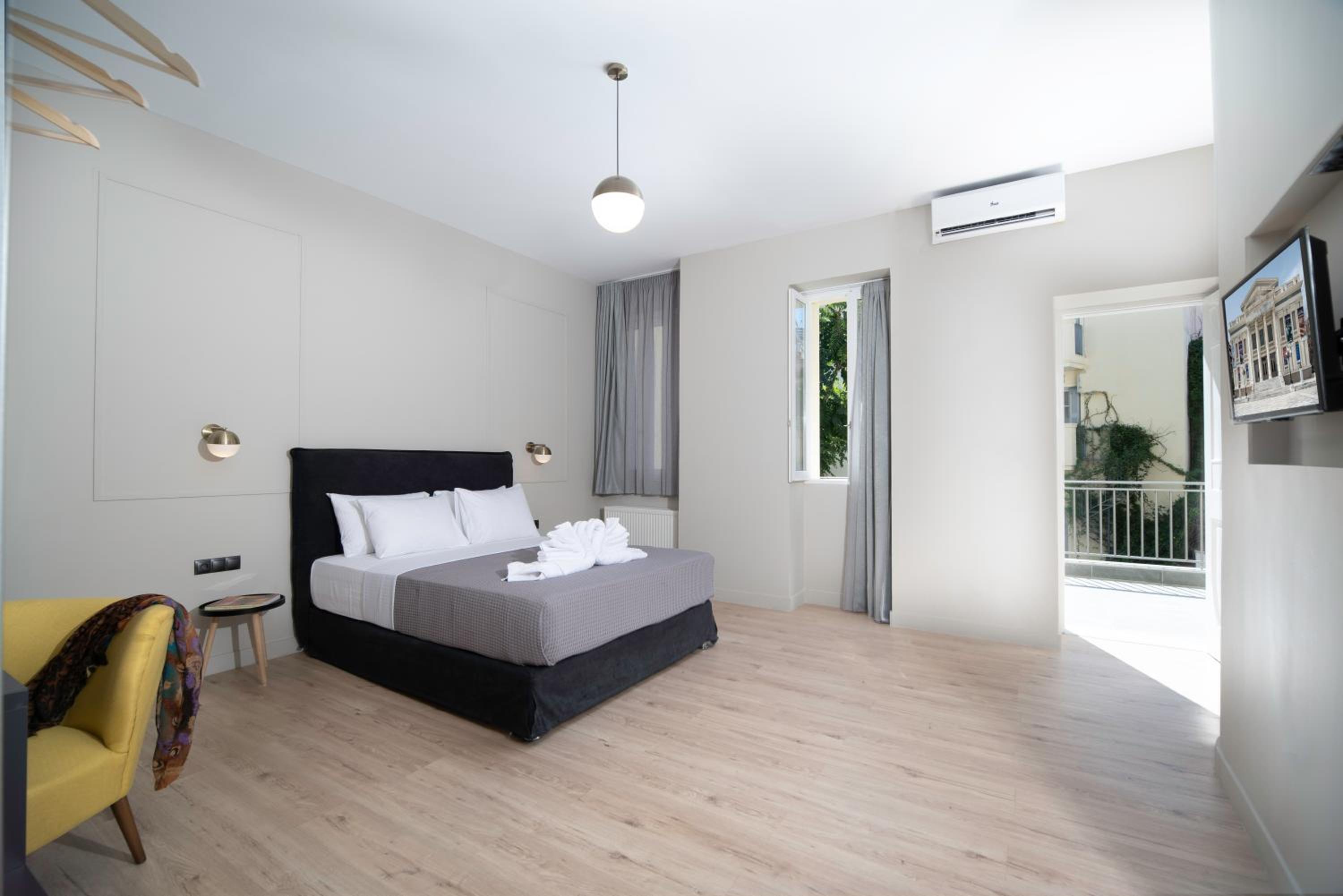 Arch Suite with Partial Acropolis View photo 2