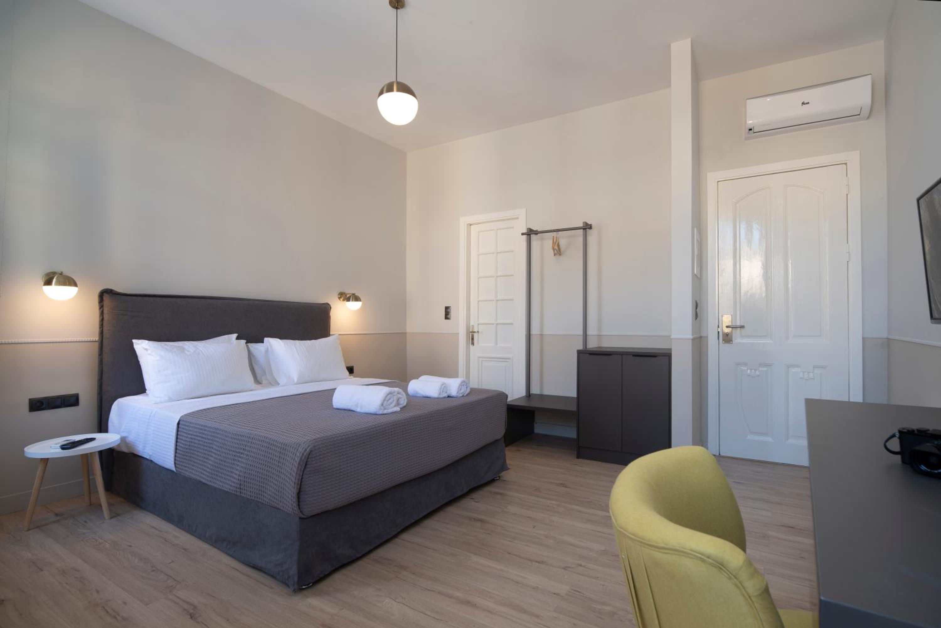 Arch Suite with Partial Acropolis View photo 3