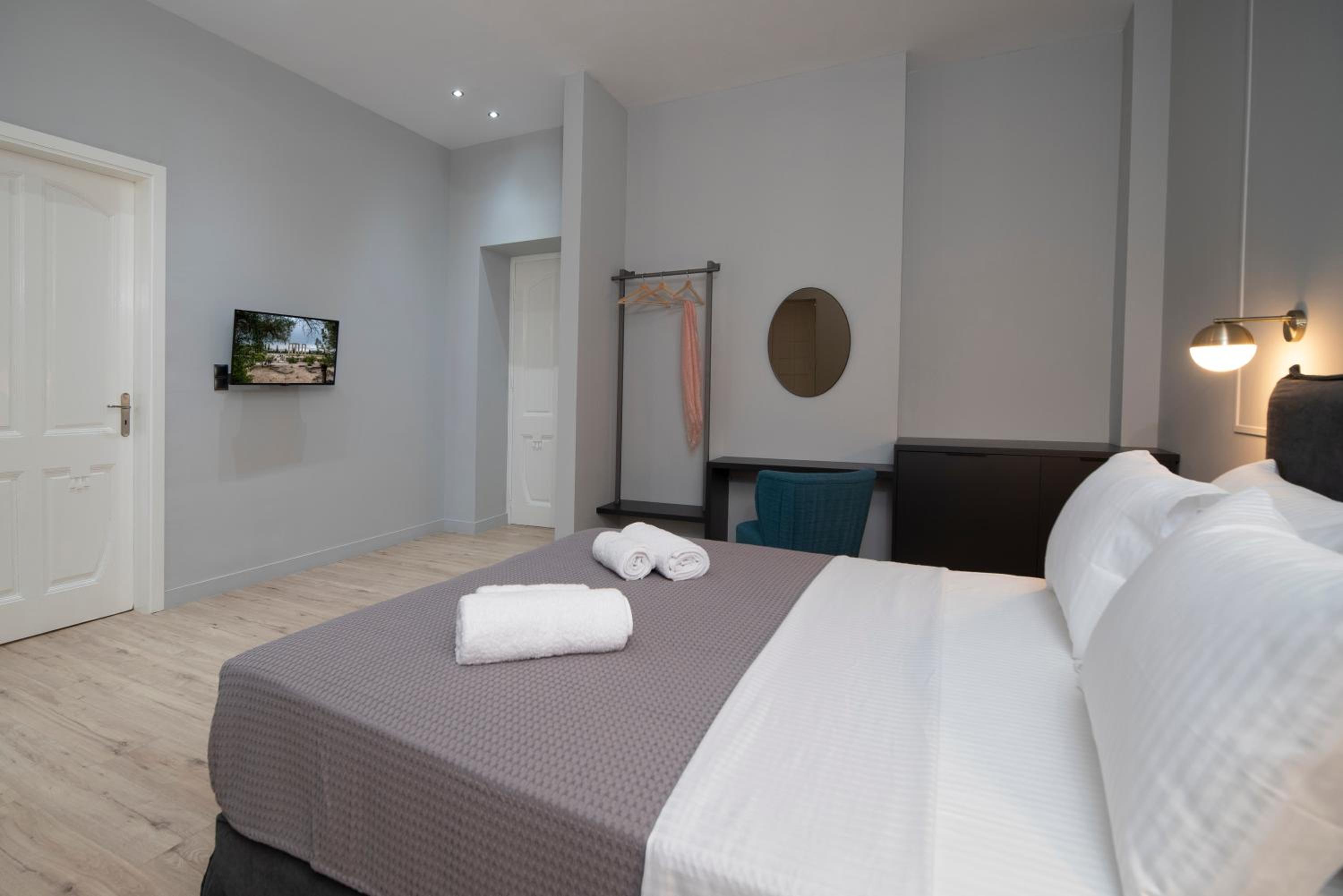 Arch Suite with Partial Acropolis View photo 1
