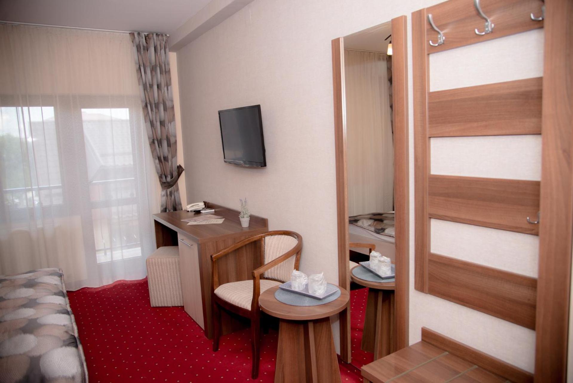 Double Room - Photo 10