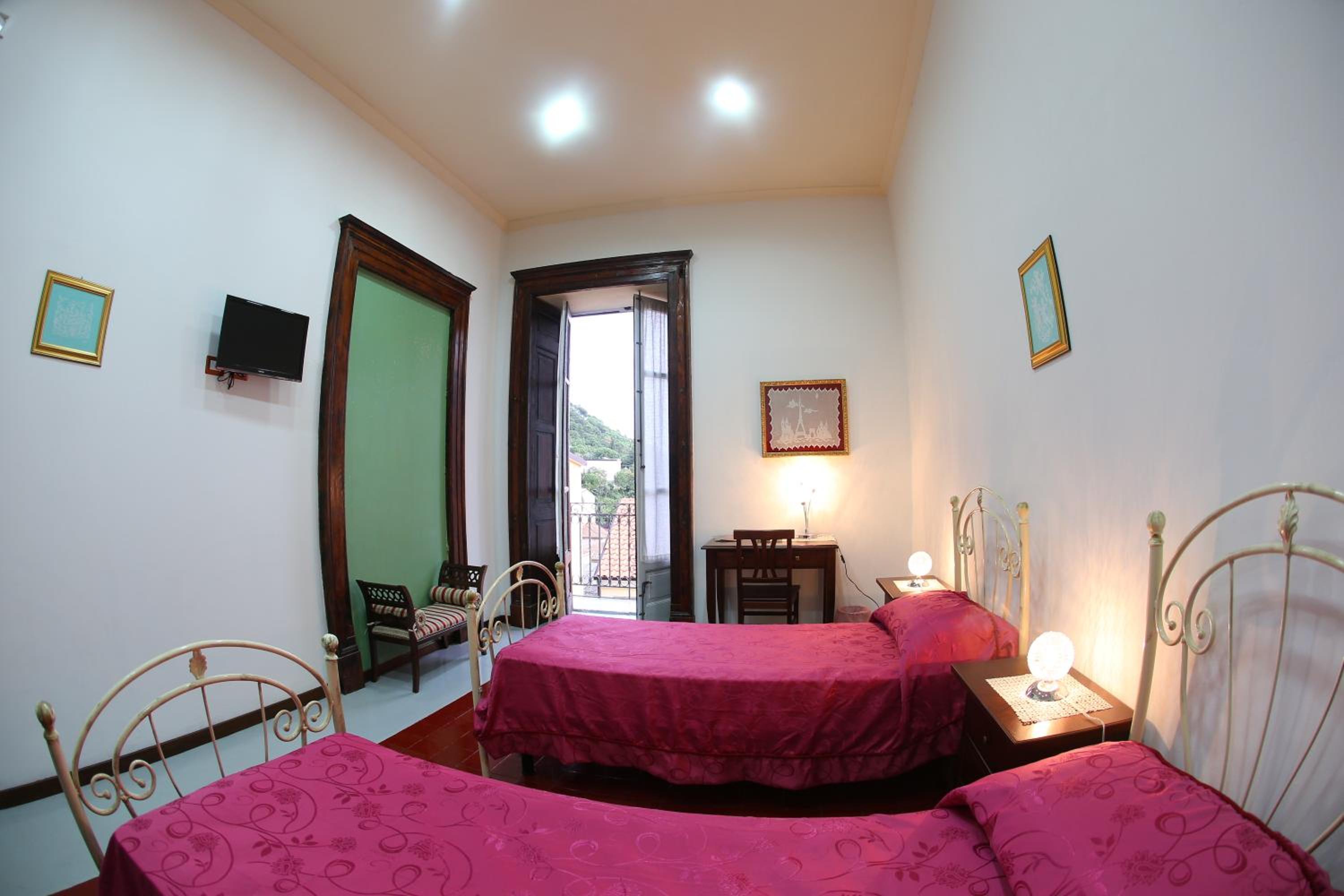Twin Room with Balcony photo 2
