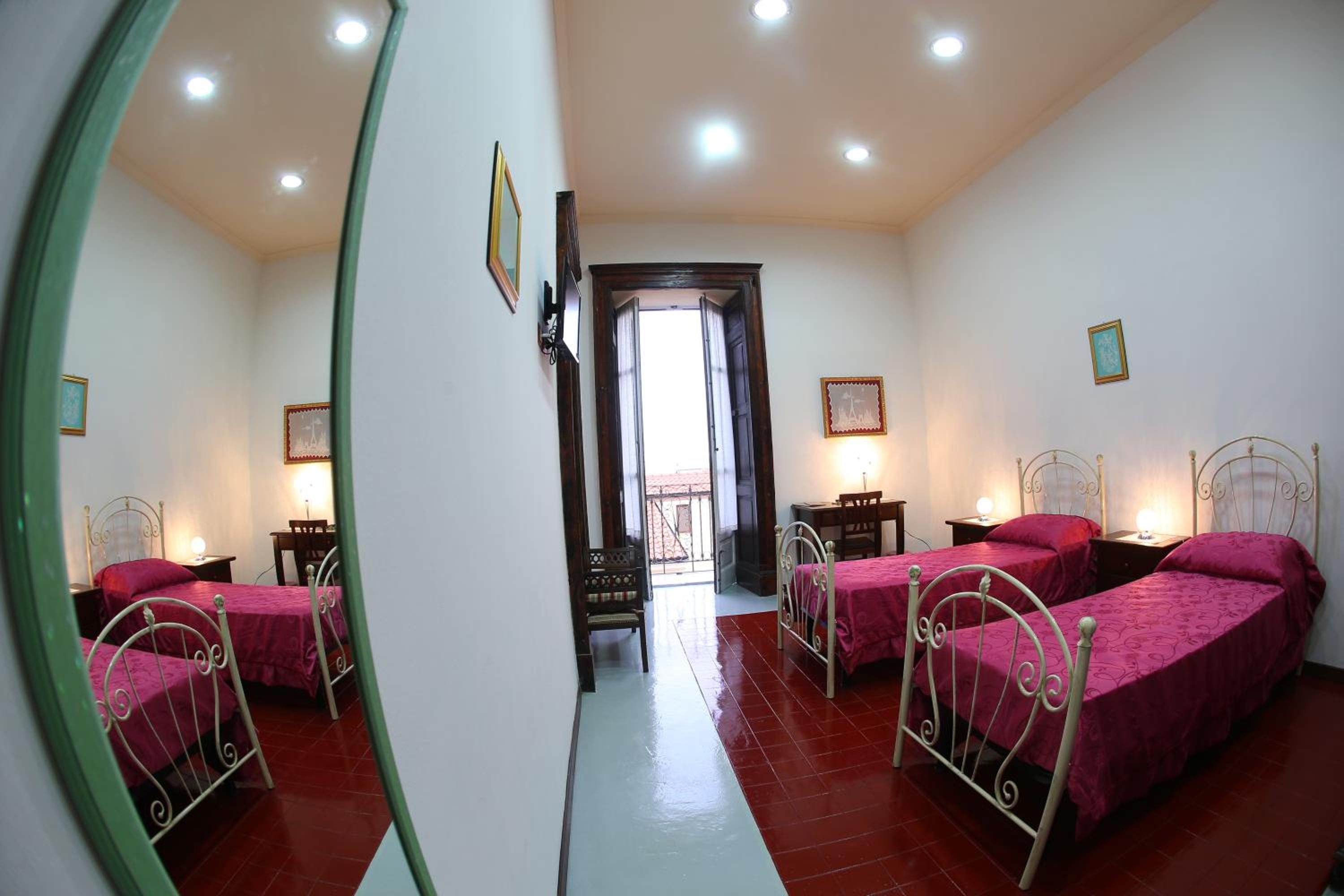 Twin Room with Balcony photo 3