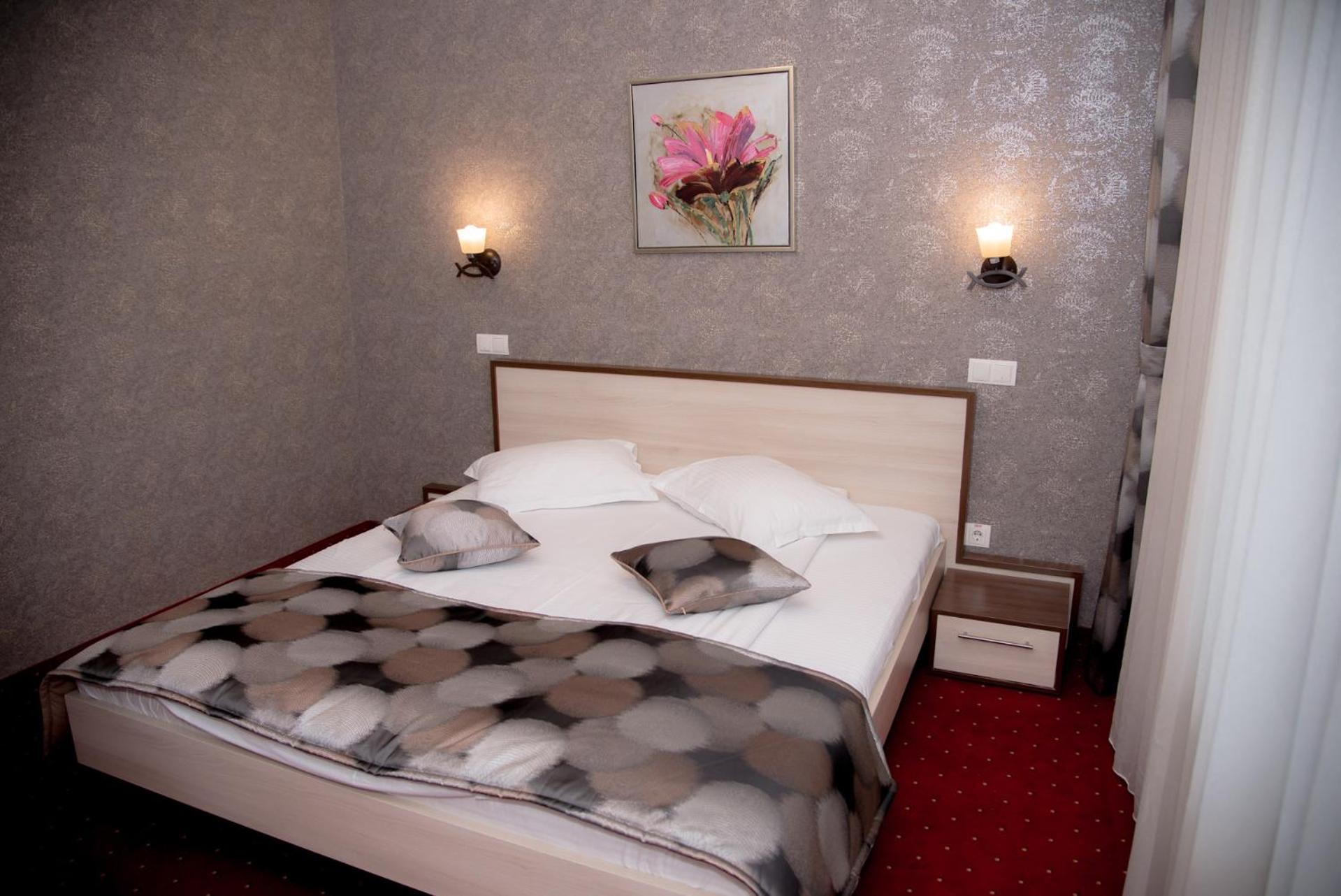 Double Room with Balcony - Photo 6