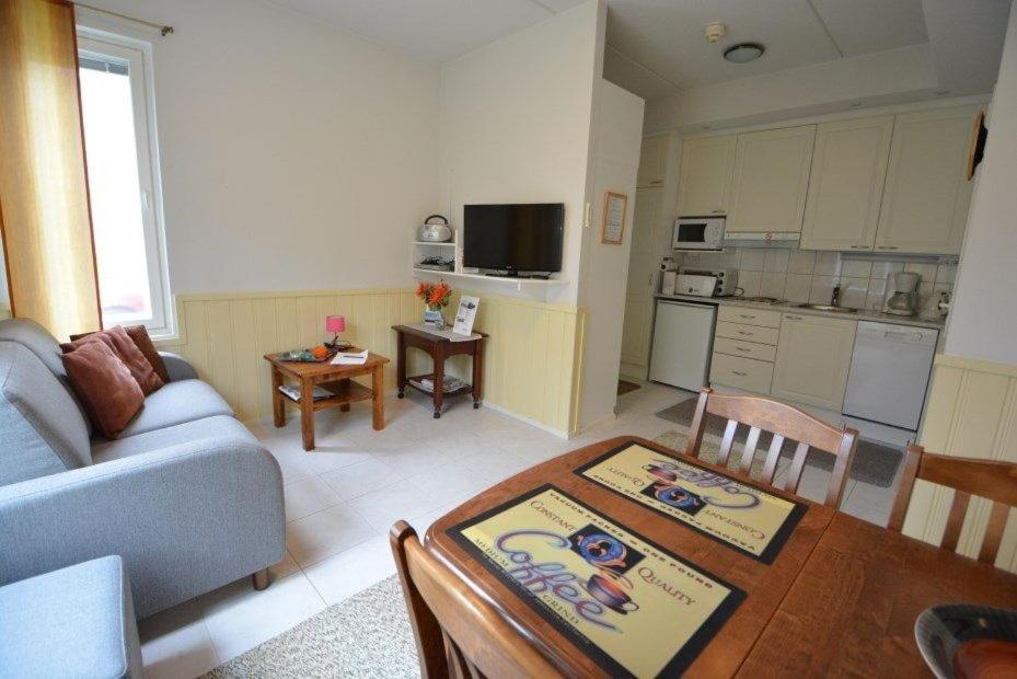 One-Bedroom Apartment - Photo 4