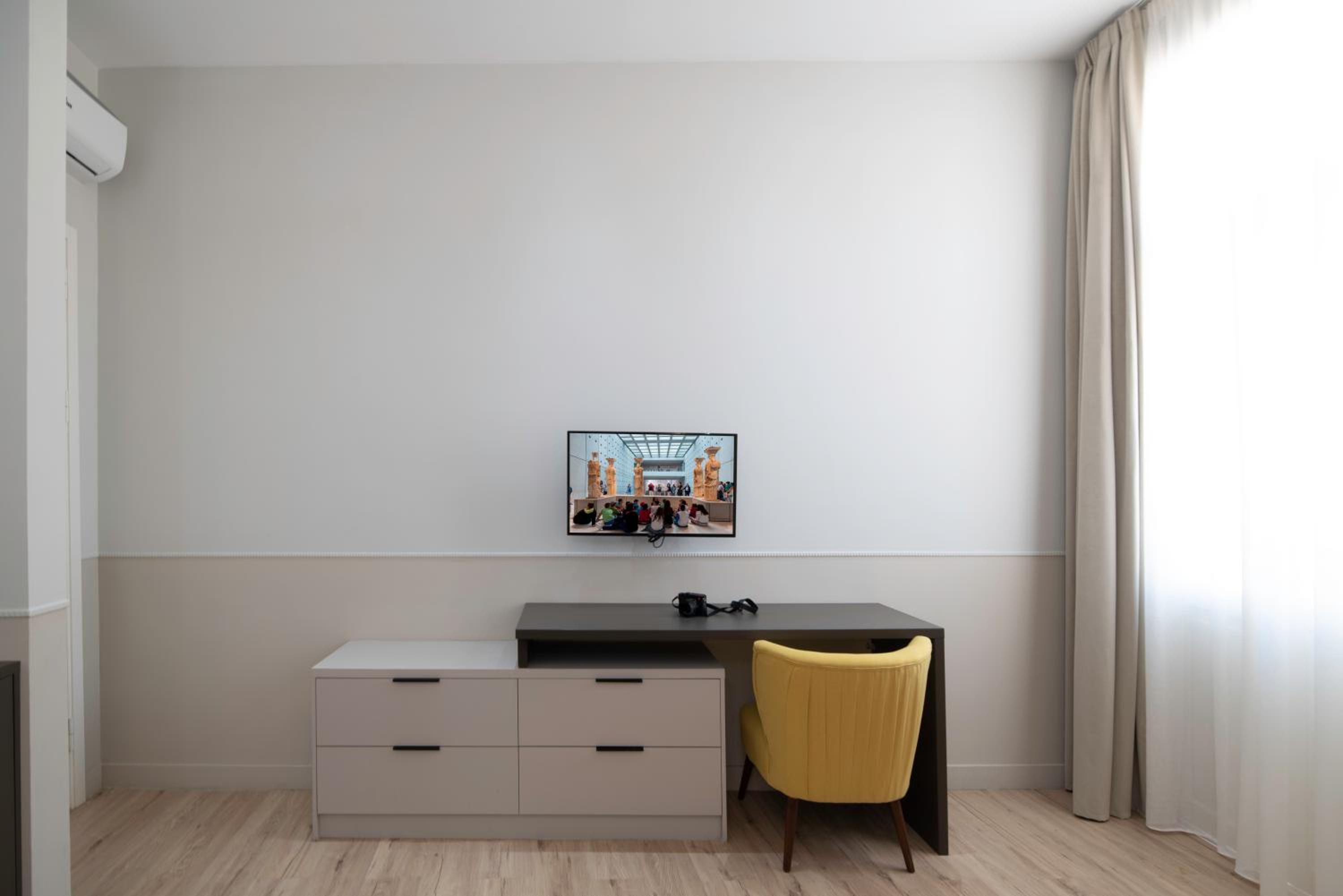 Executive Suite with Balcony photo 3