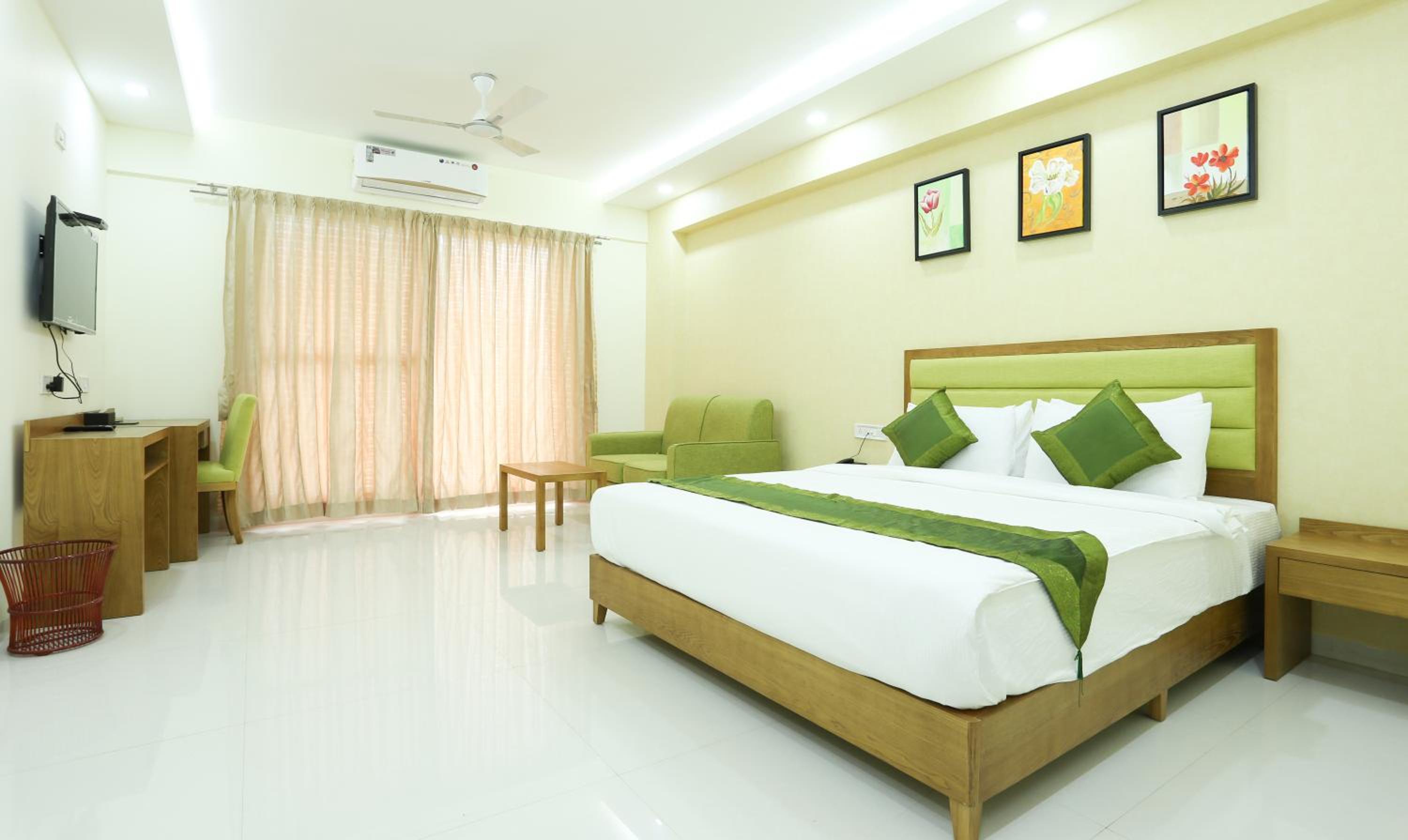 Superior Room with City View