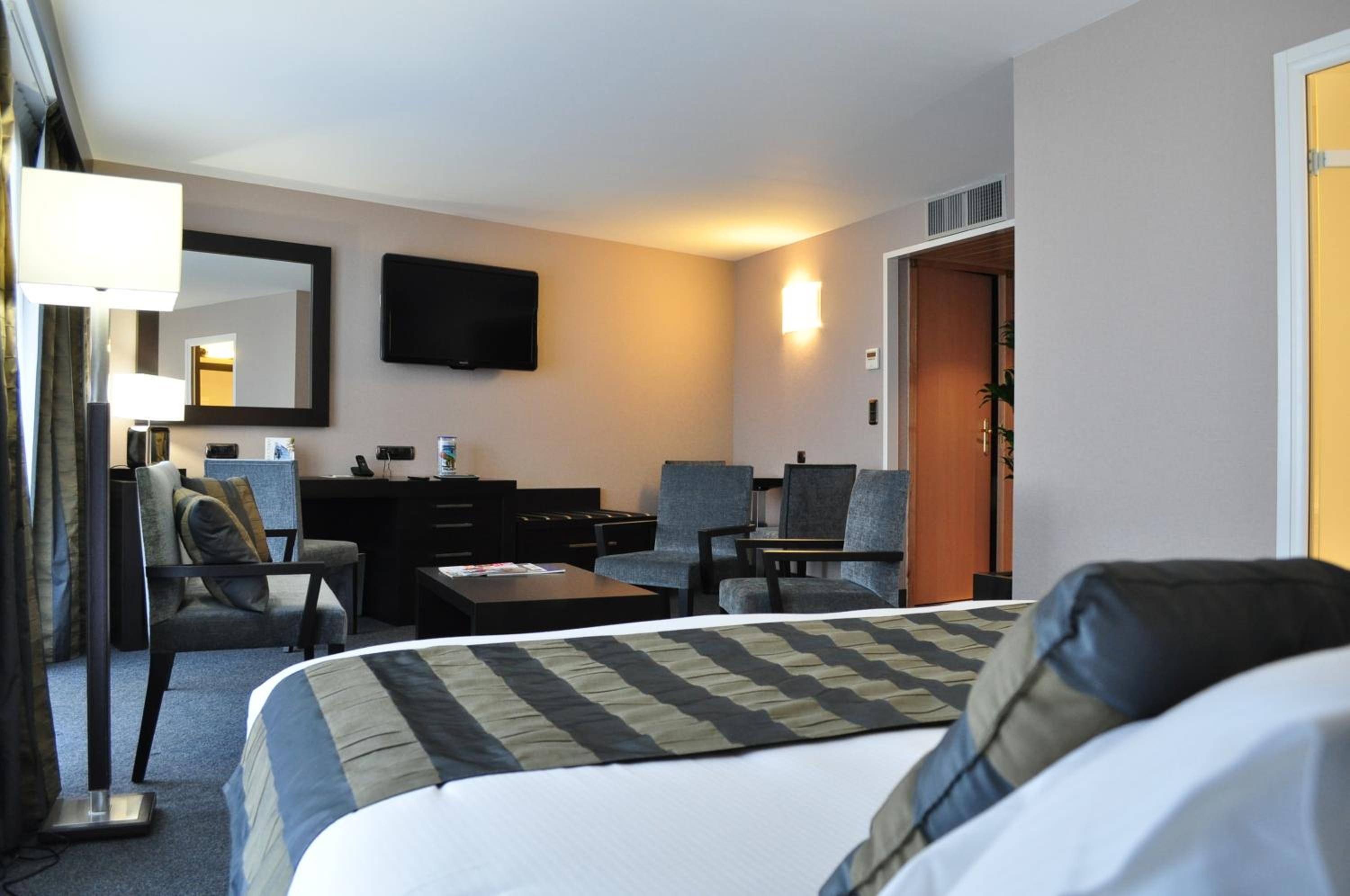 Privilege Suite - Photo 3