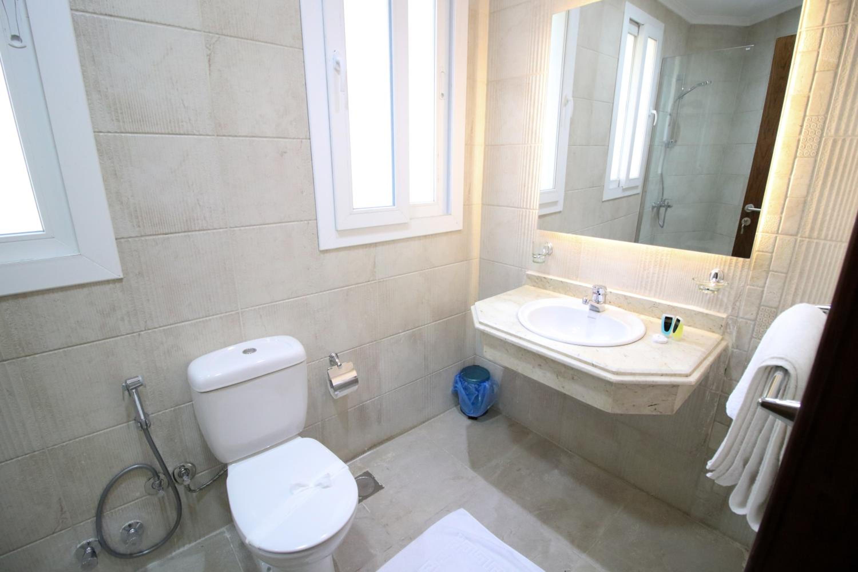Deluxe Junior Suite - Photo 12