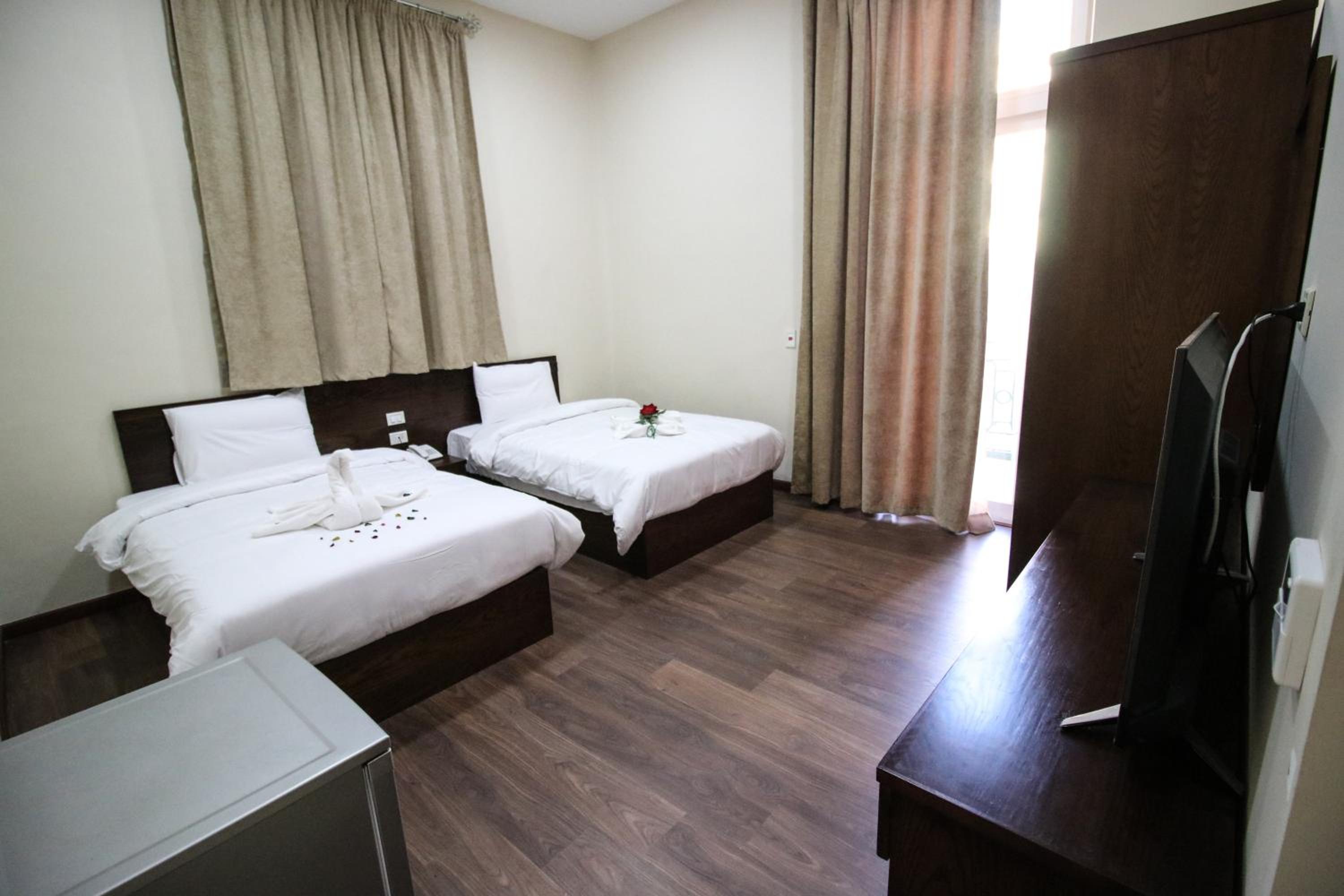 Triple Room with Balcony - Photo 5