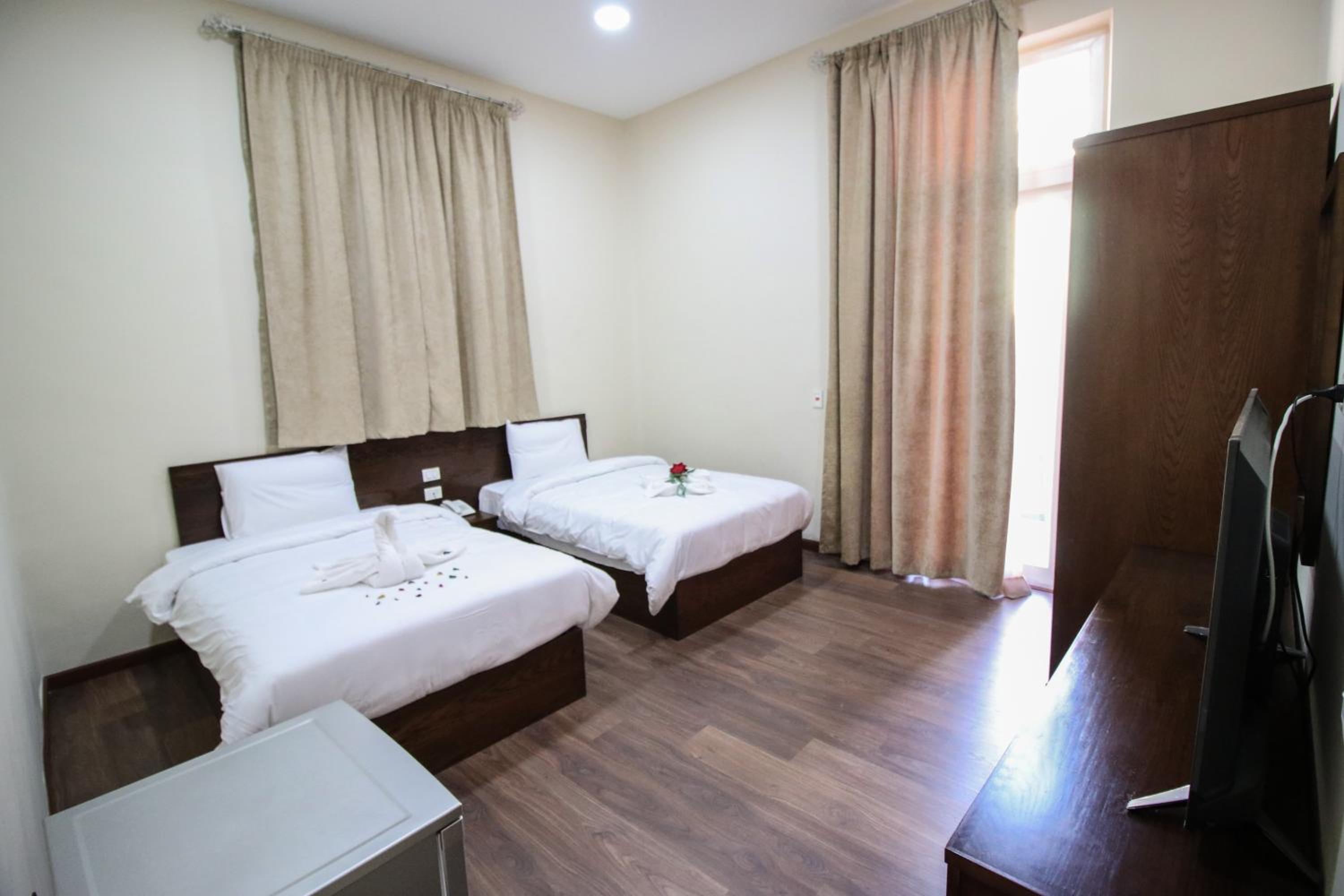 Deluxe Double or Twin Room - Photo 7