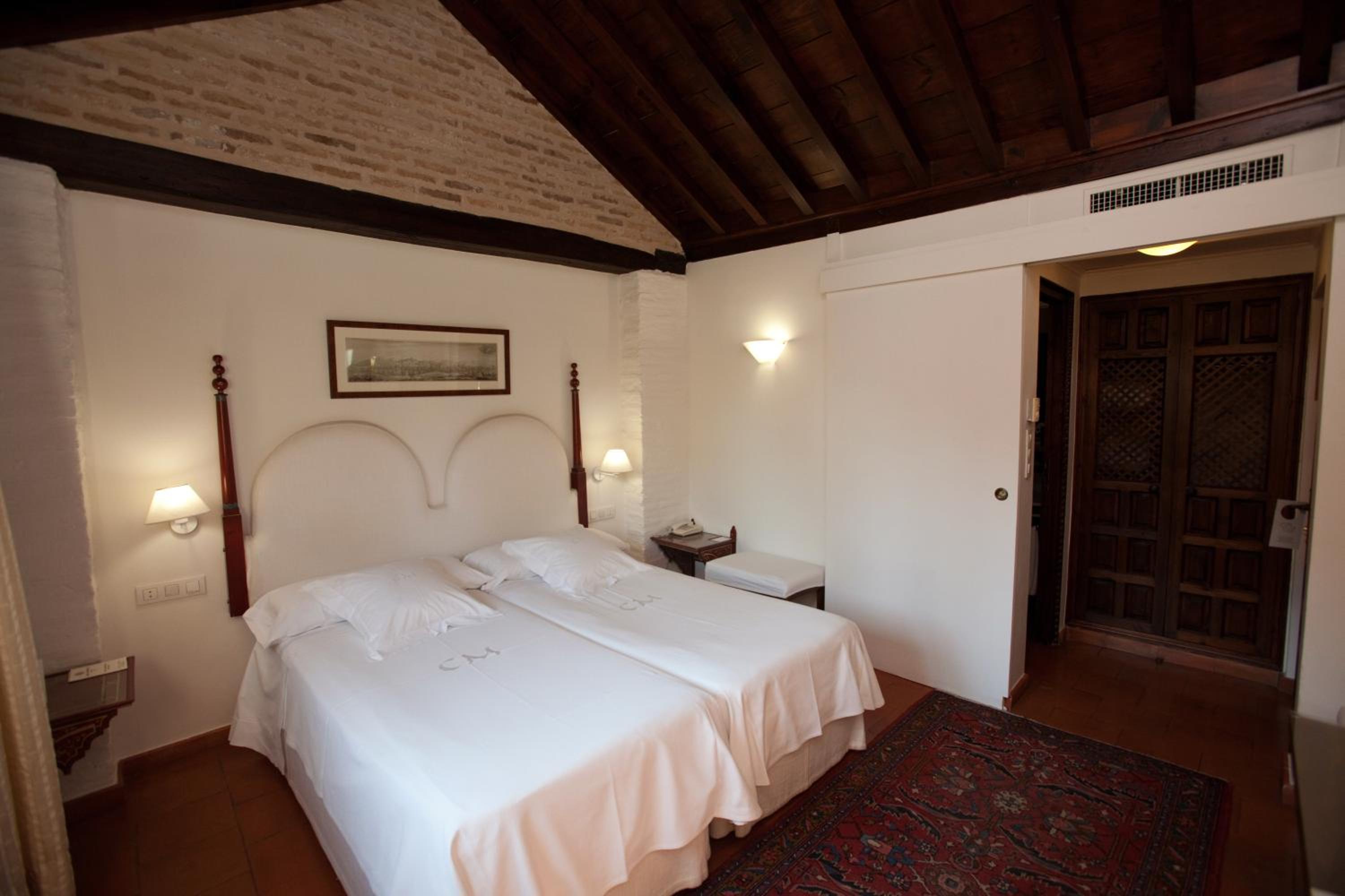 Superior Double or Twin Room with lateral Alhambra view - Photo 13