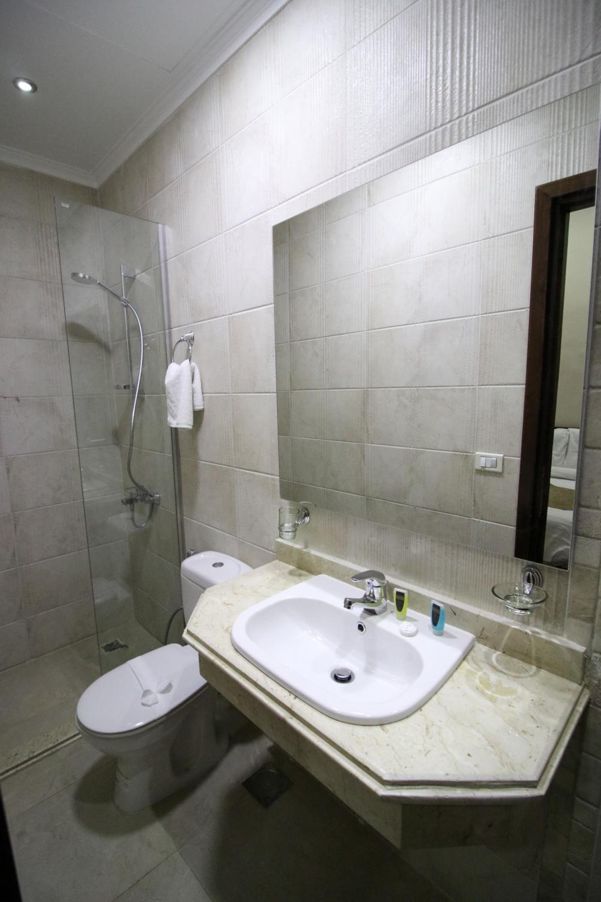 Deluxe Junior Suite - Photo 6
