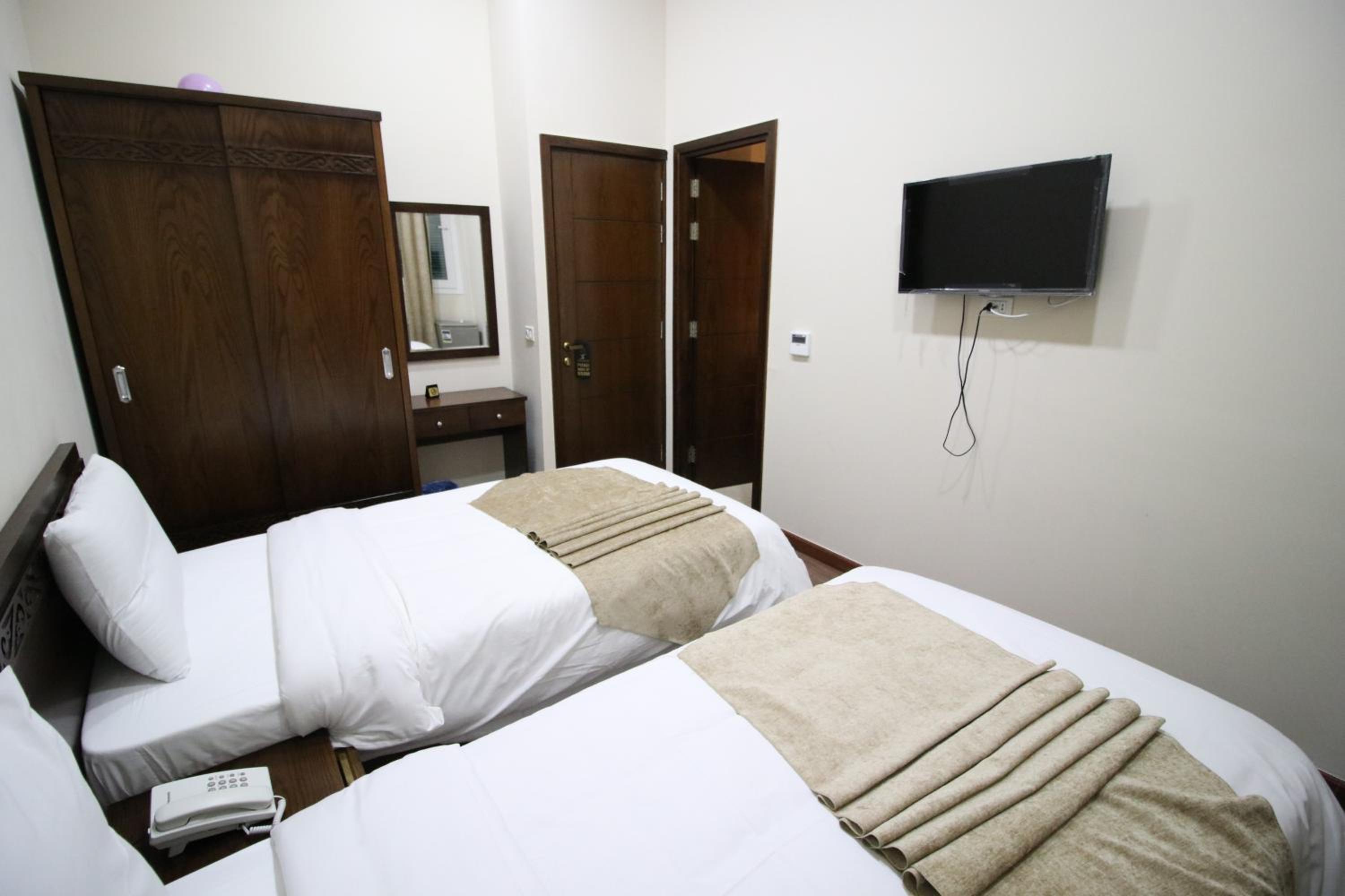 Deluxe Double or Twin Room - Photo 5