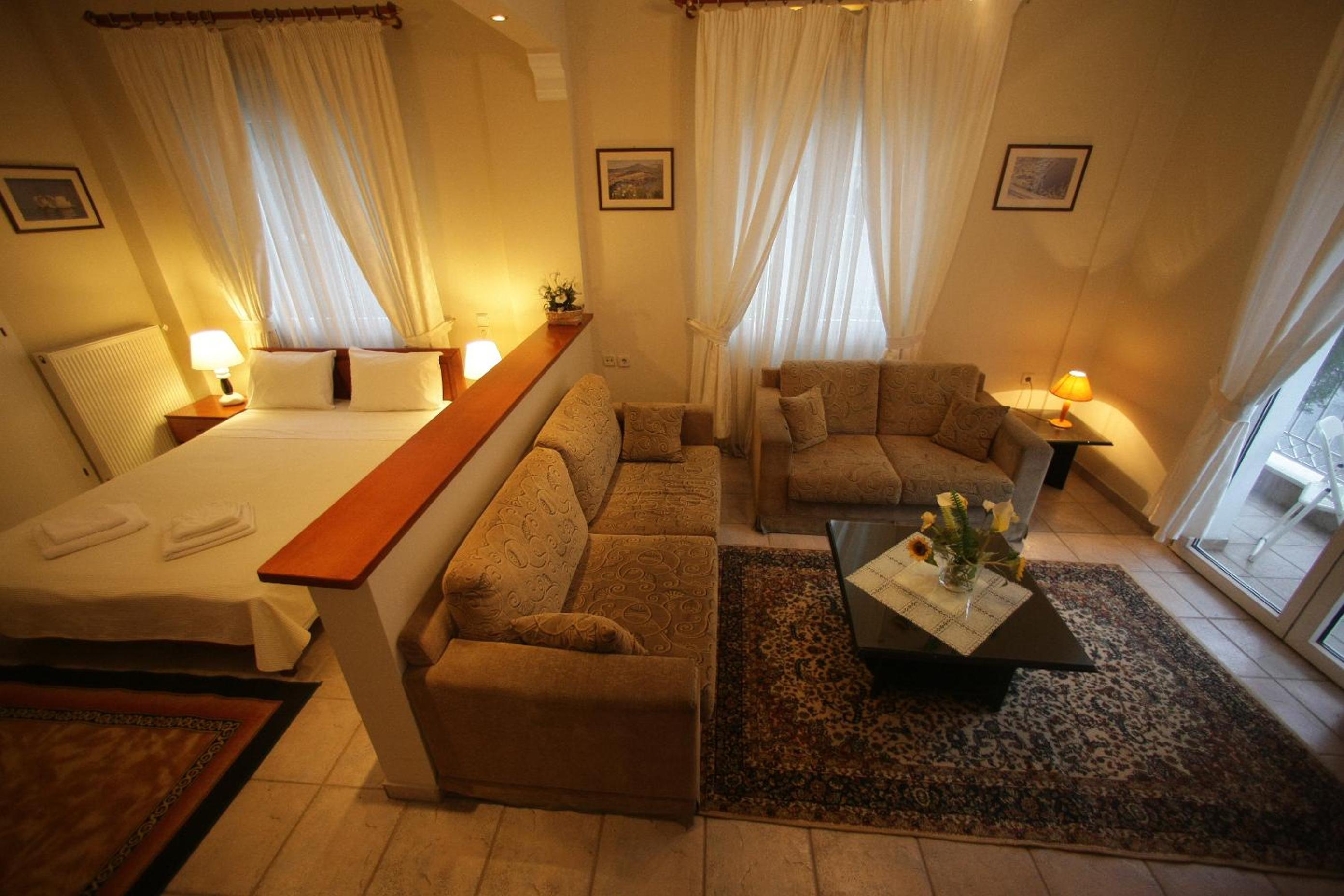 Studio with Balcony - Photo 3