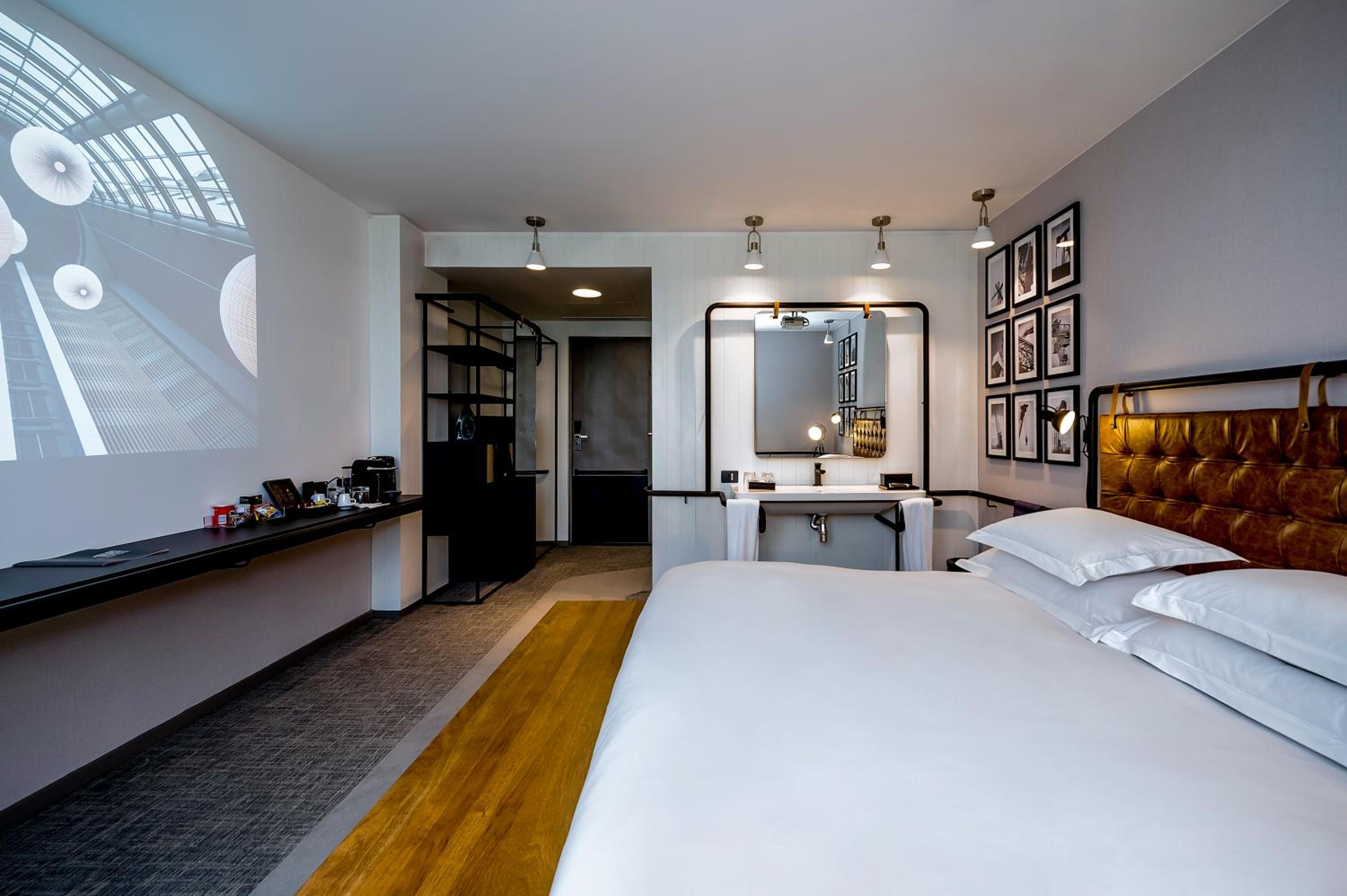 Design Executive Double Room - Disability Access