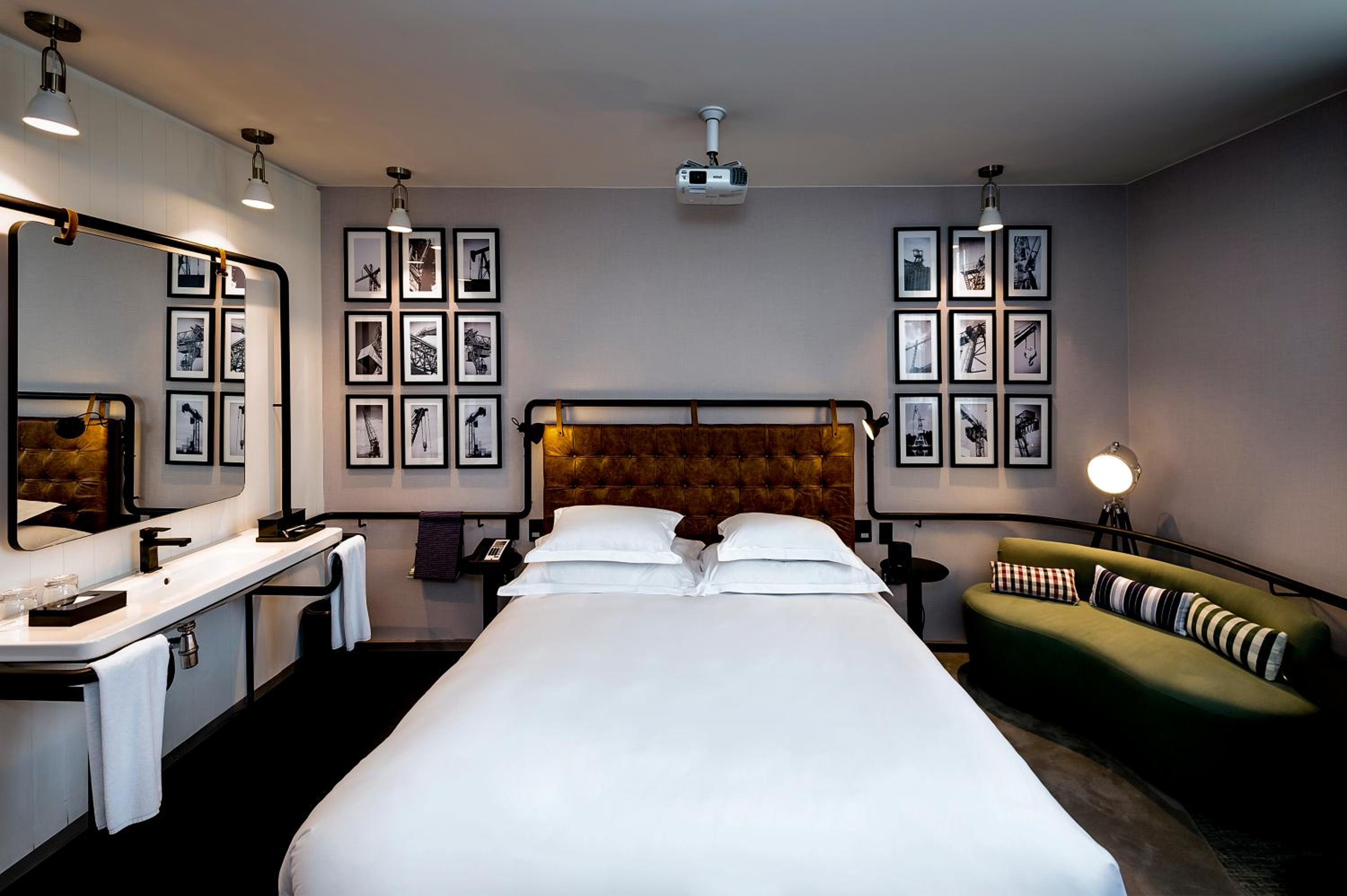 Design Executive Double Room - Disability Access