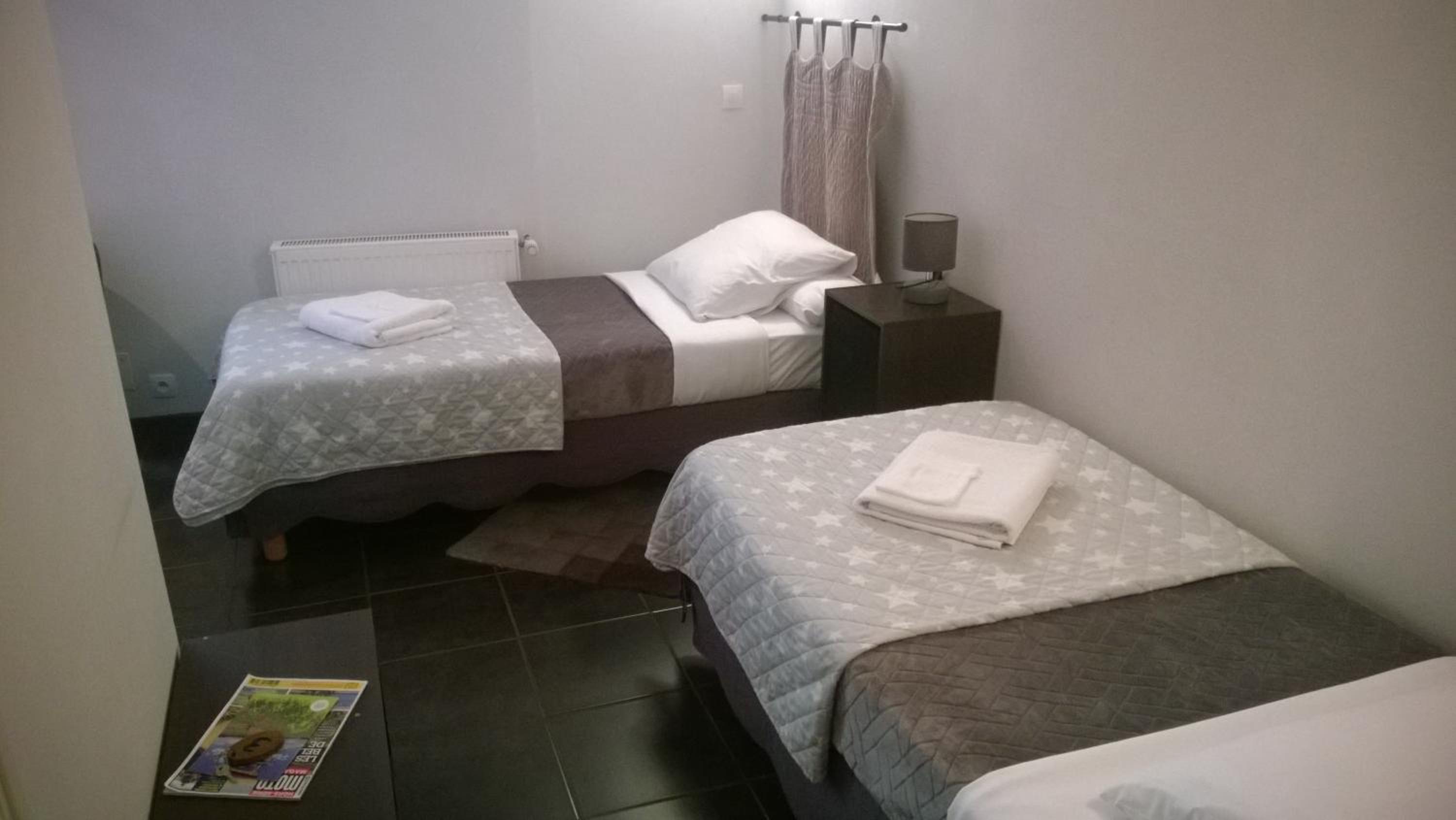 Twin Room with Bathroom photo 2