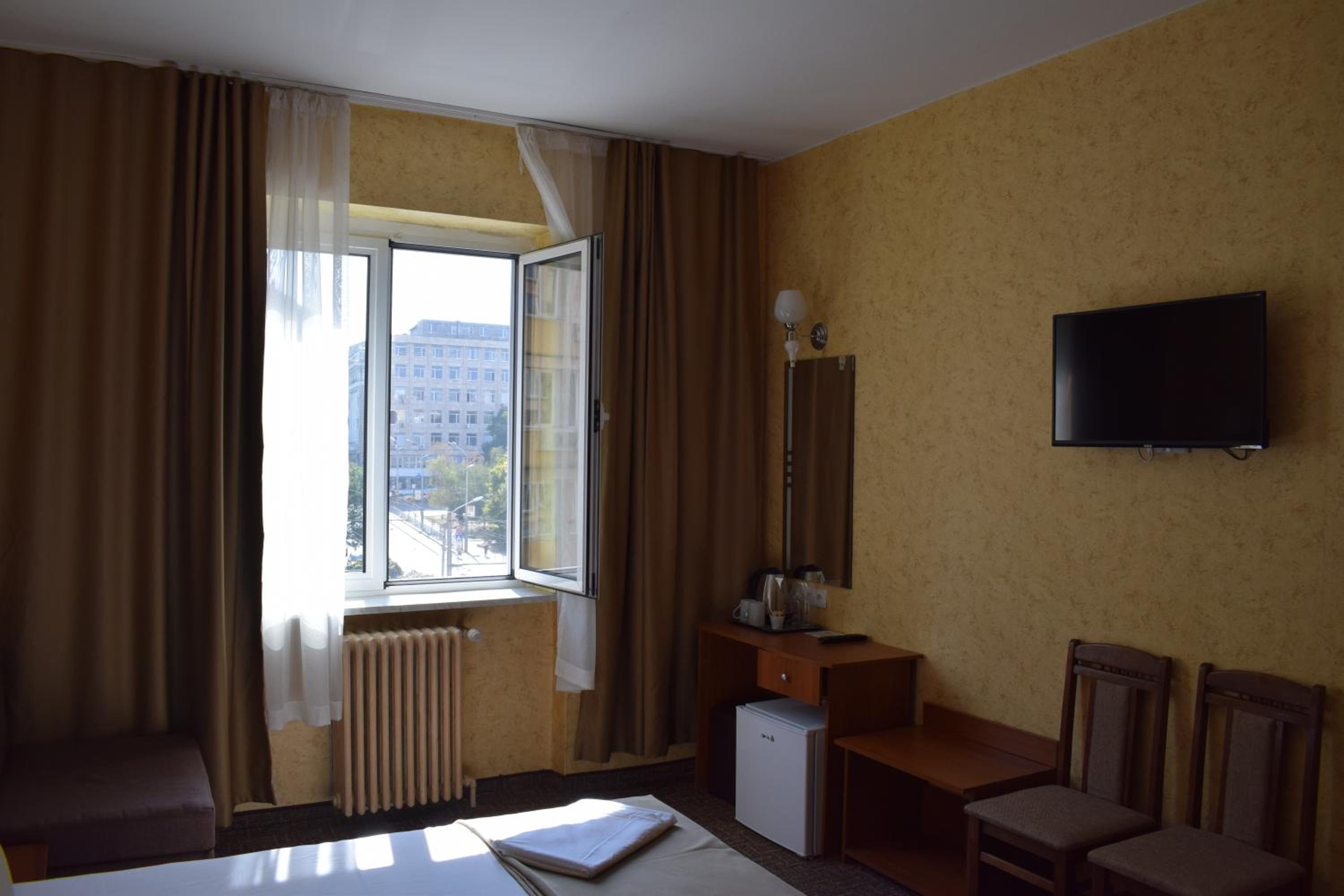 Family Double or Twin Room - Photo 1