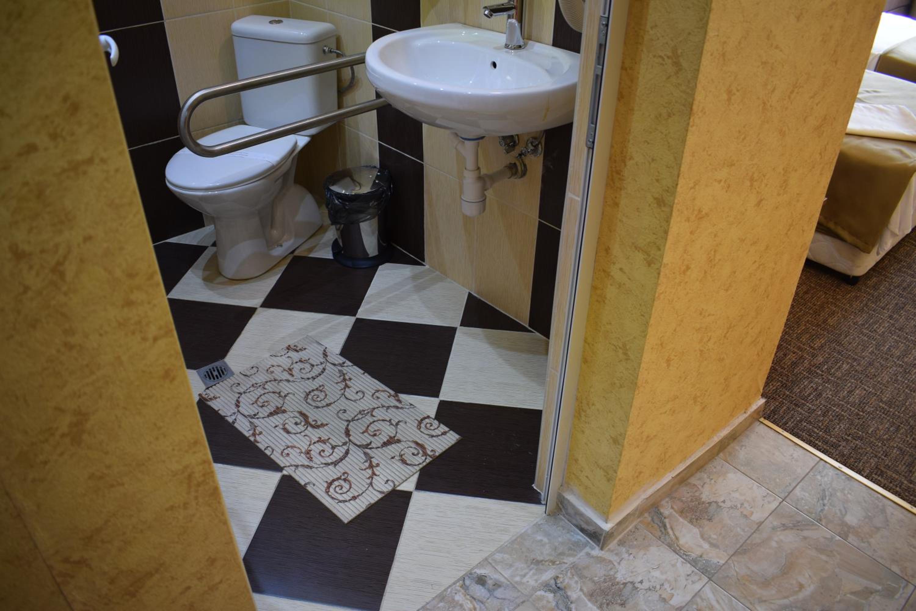 Double or Twin Room - Photo 12