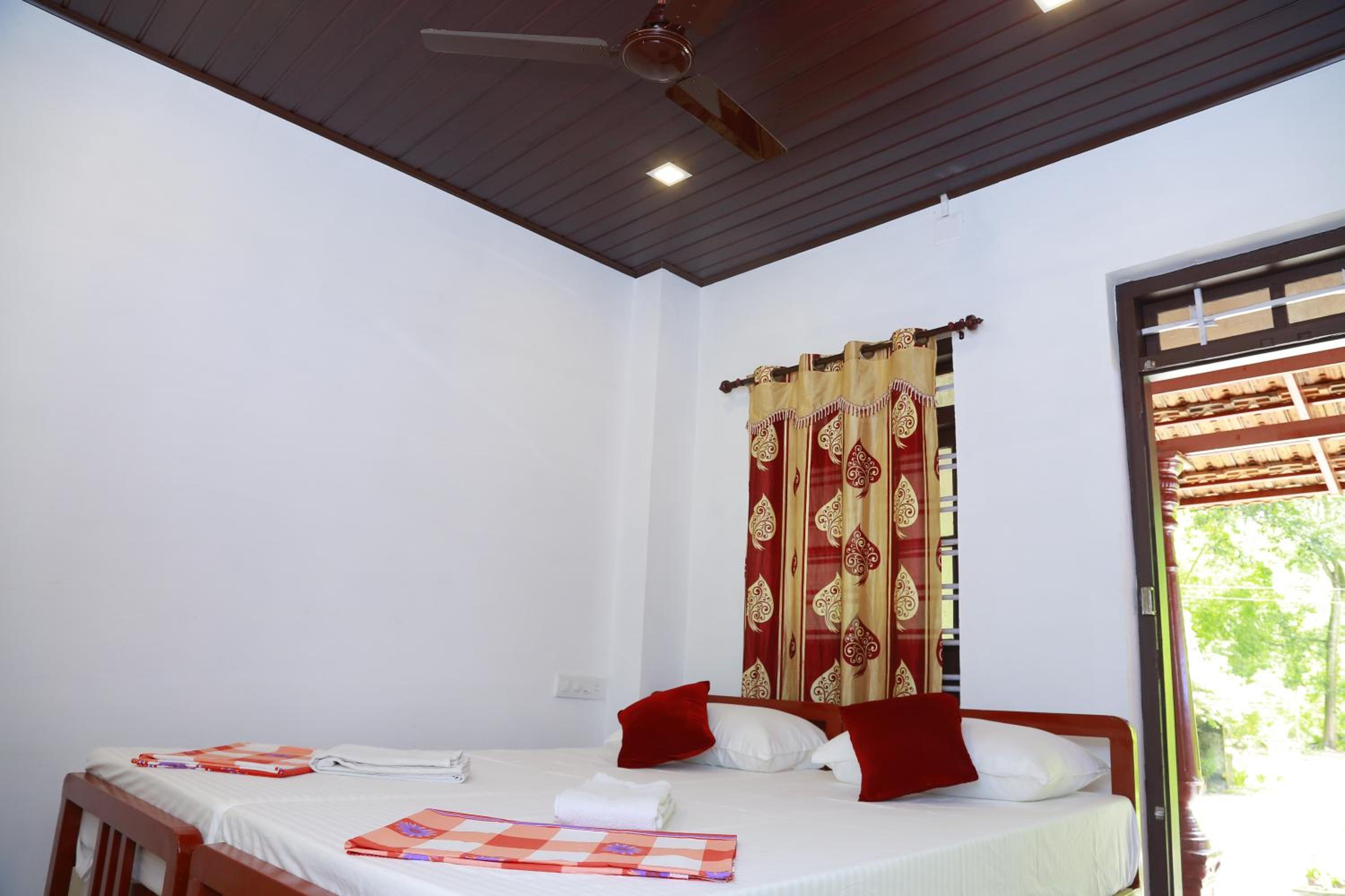 Standard Double Room With Fan photo 3