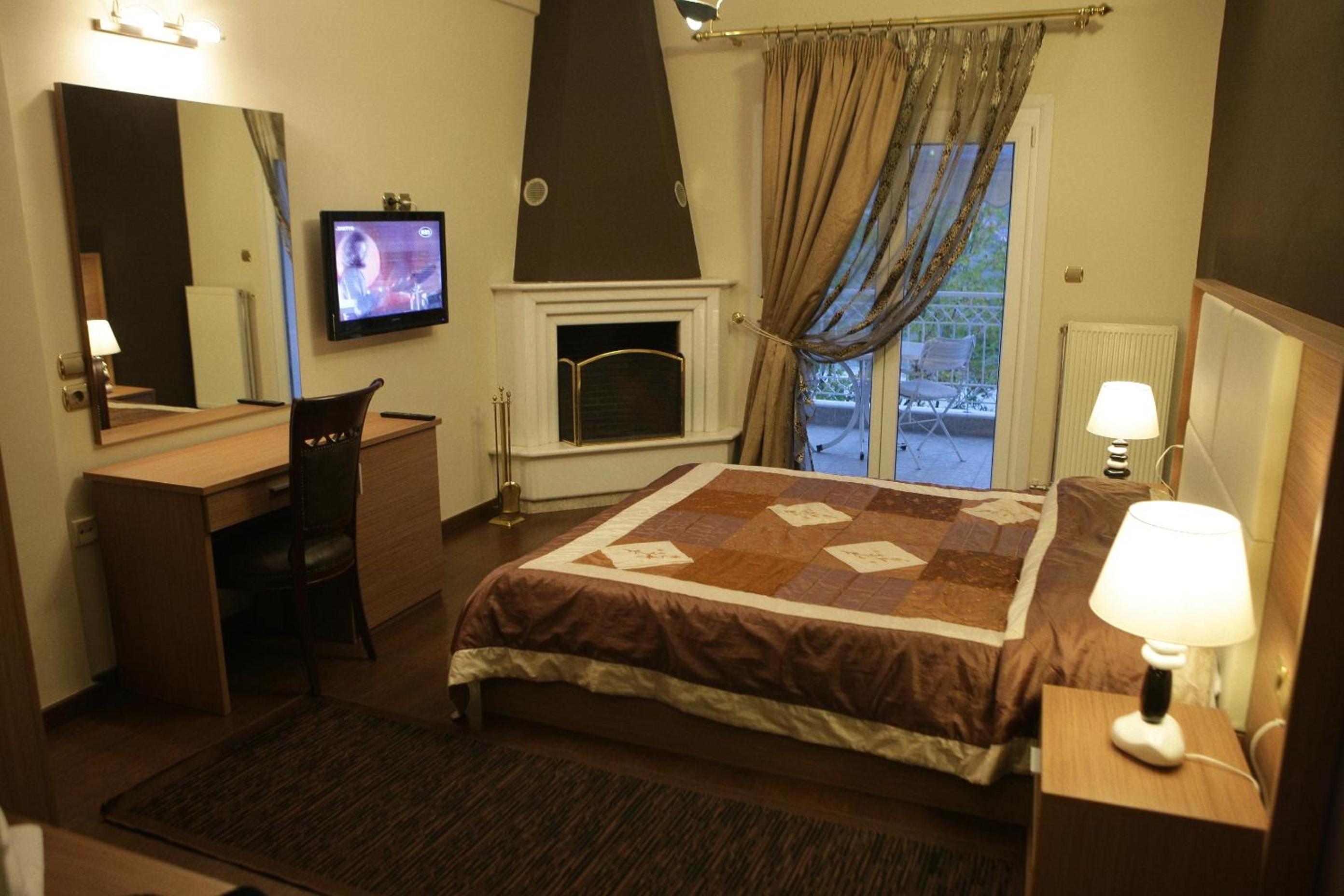 Deluxe Double Room with Balcony - Photo 1