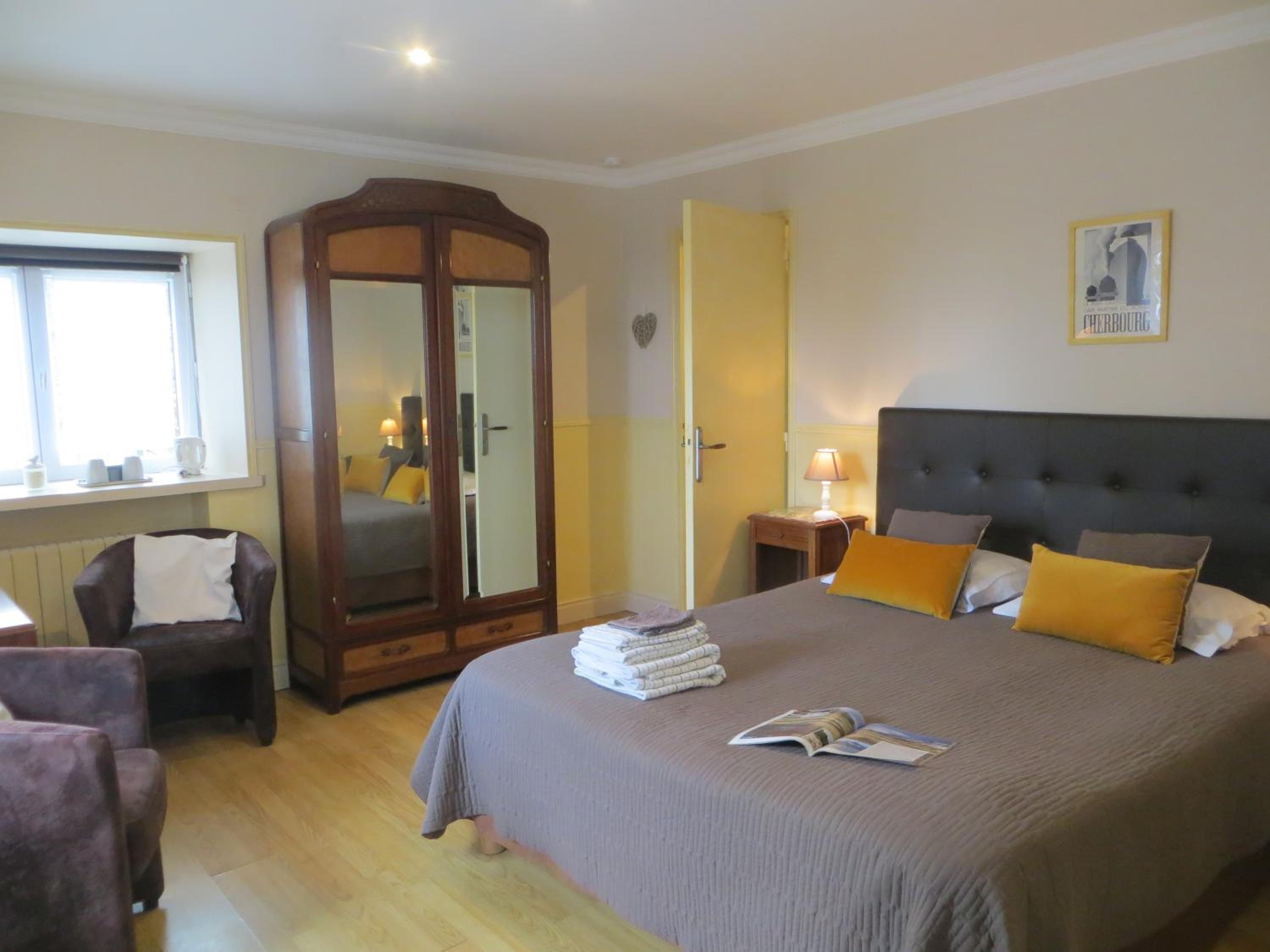 Double Room with Private Bathroom photo 2