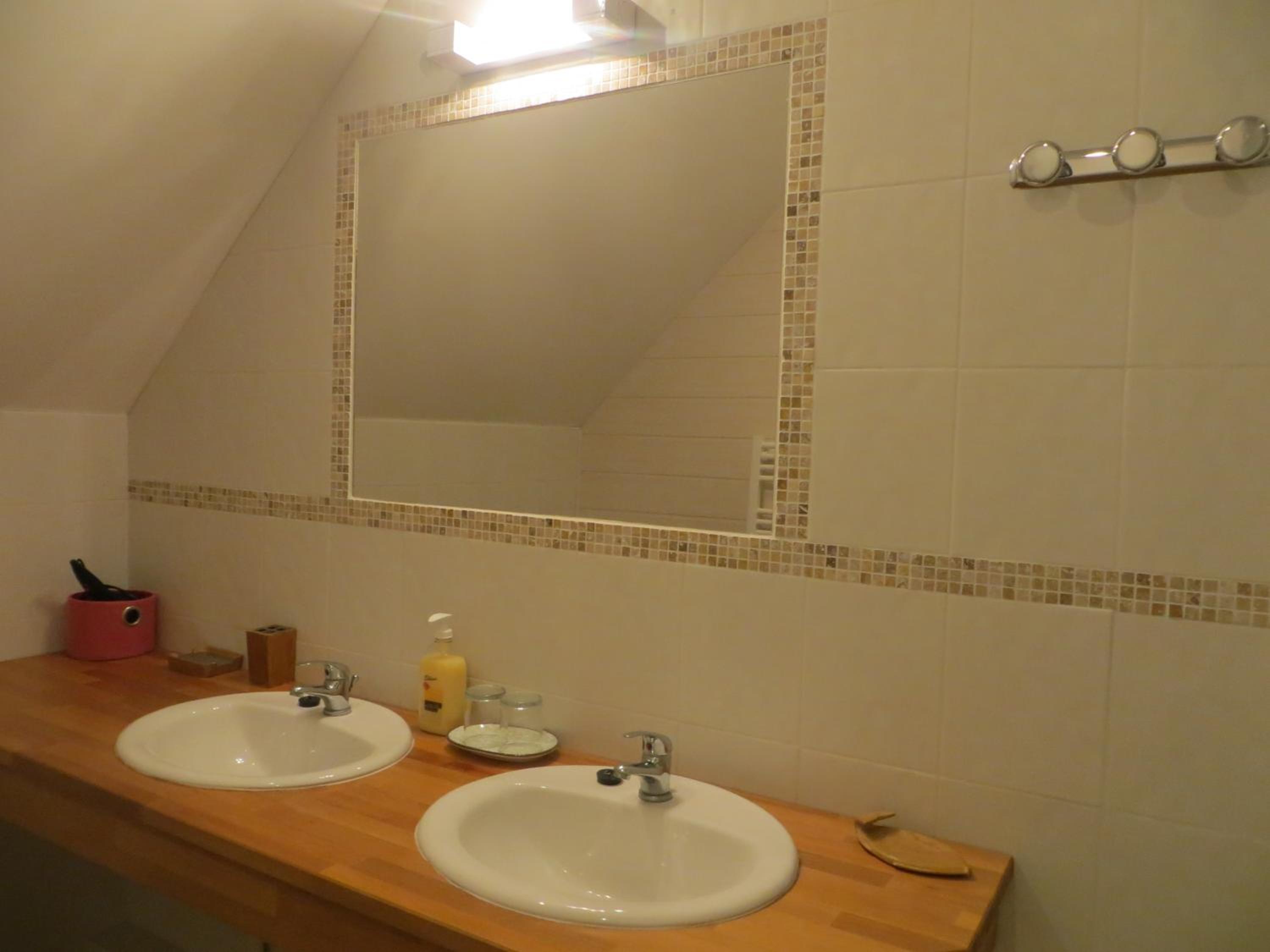Family Room with Private Bathroom photo 3