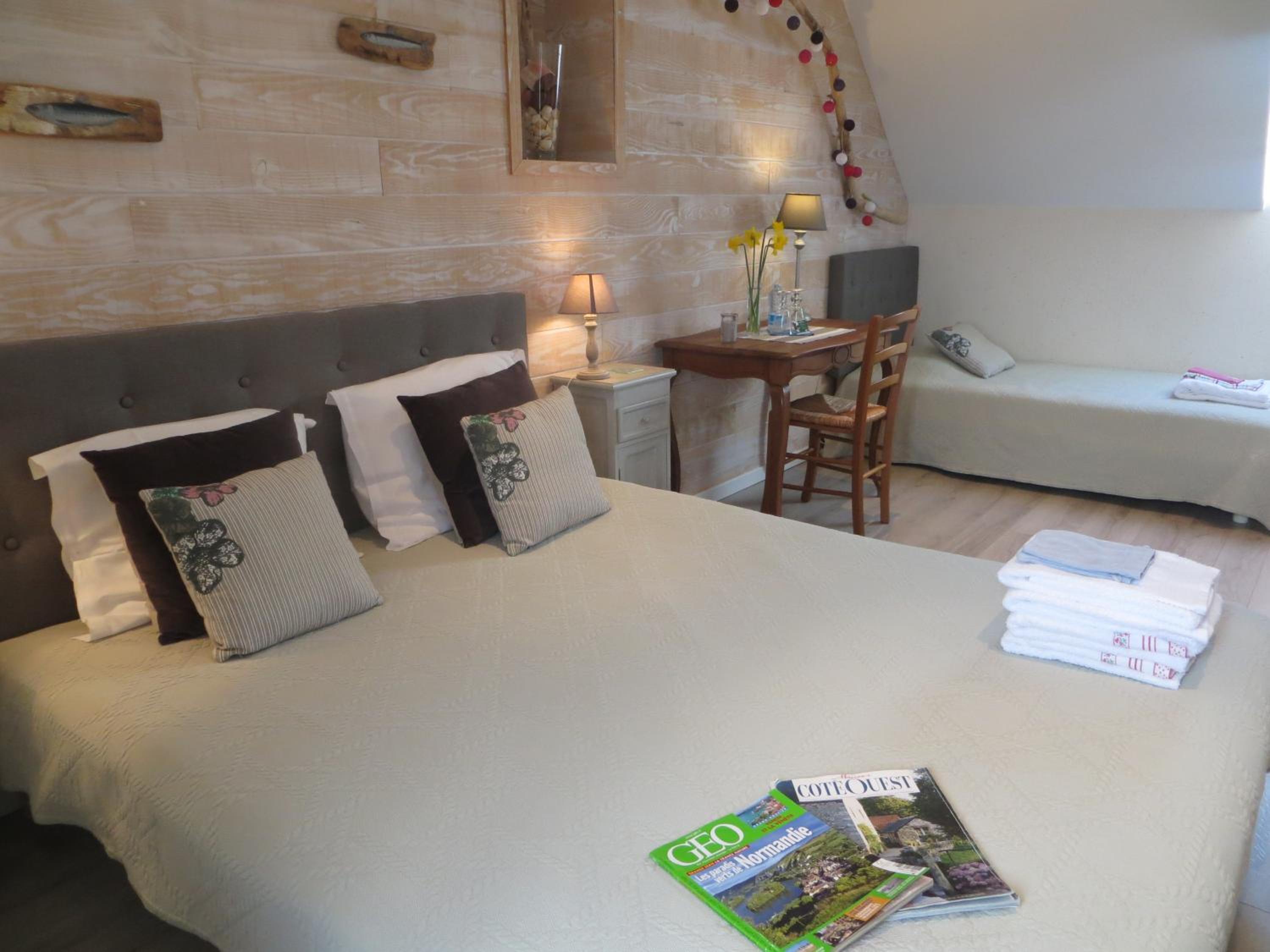 Triple Room with Private Bathroom photo 2