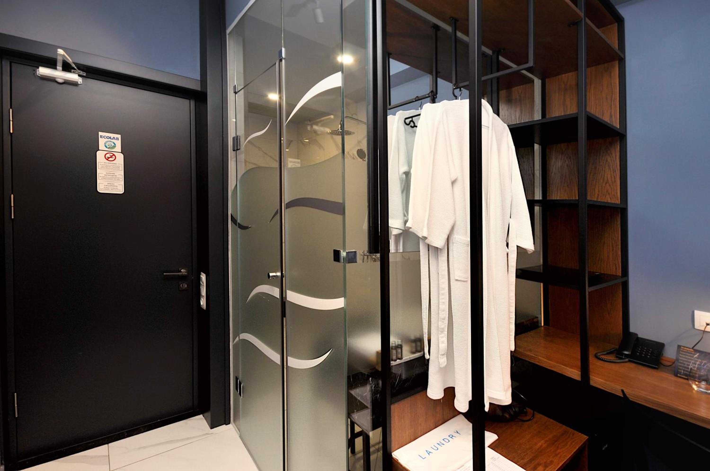 Small Double Room - Photo 9