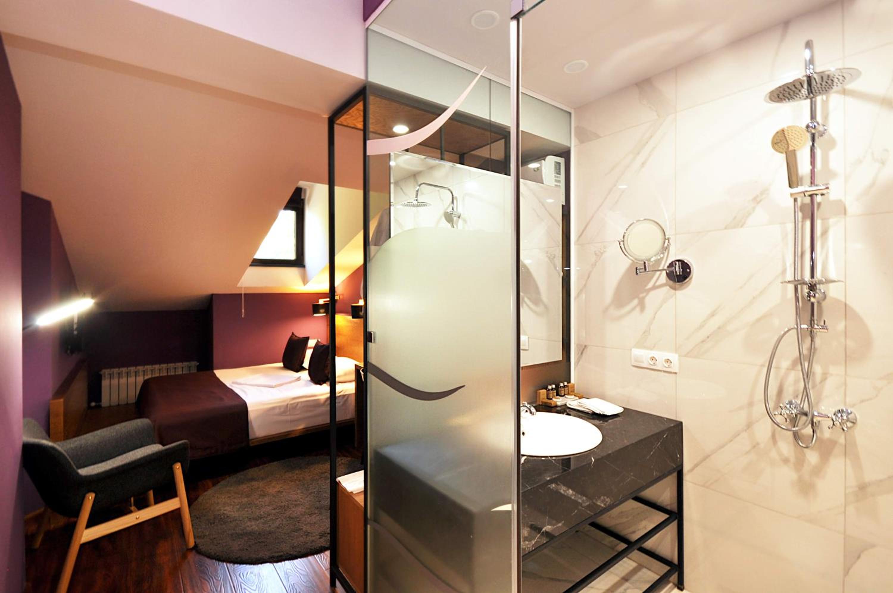 Standard Double Room - Photo 2