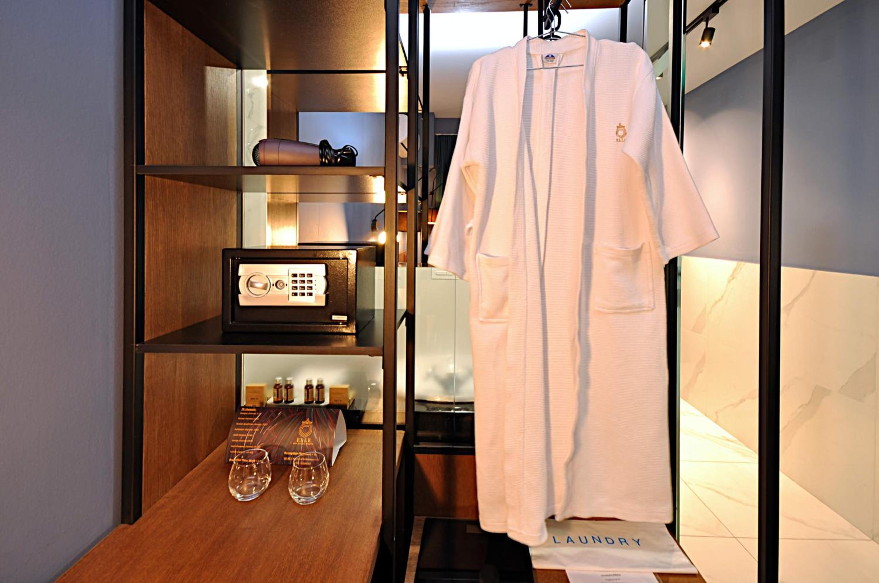 Small Double Room - Photo 2