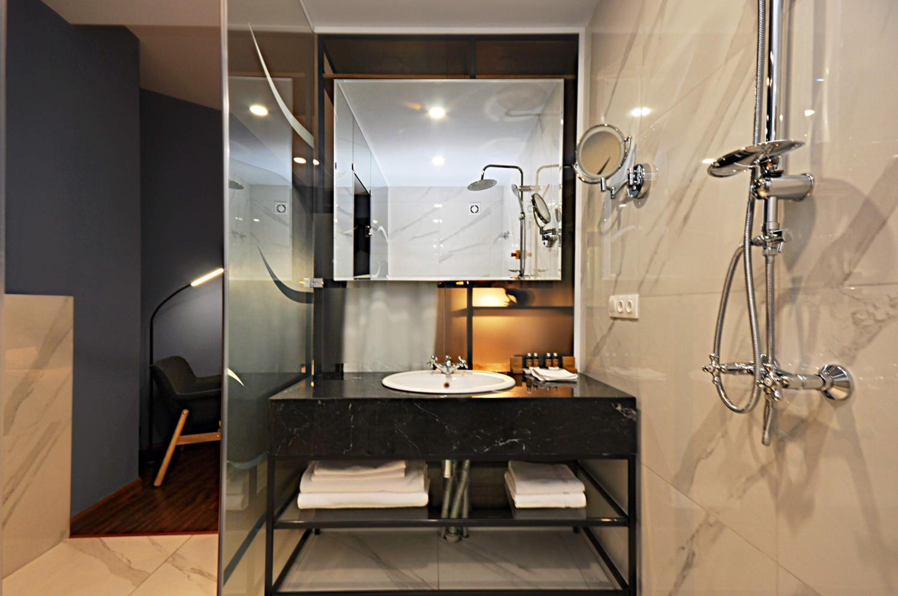 Standard Double Room - Photo 18
