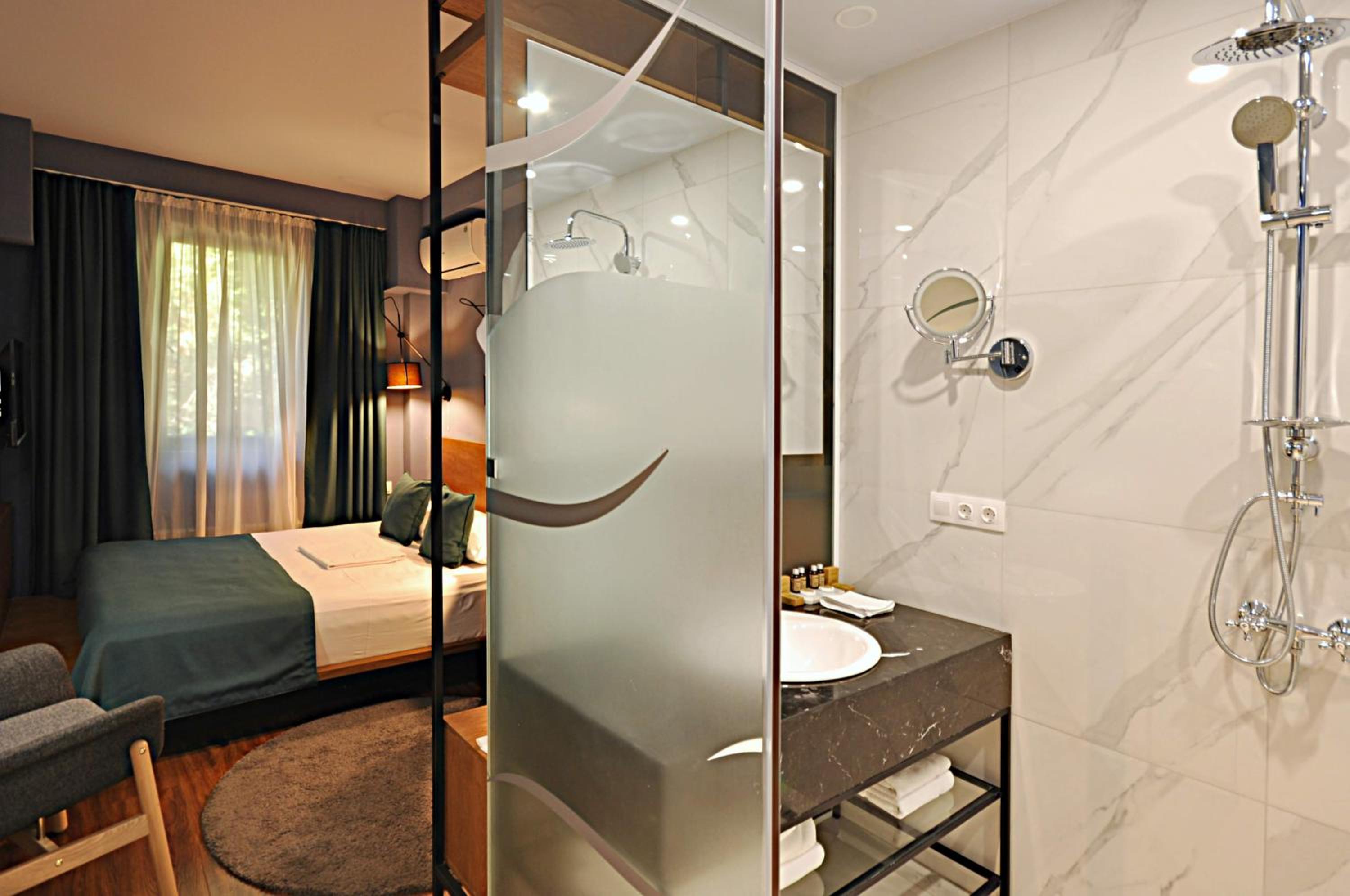Standard Double Room - Photo 21