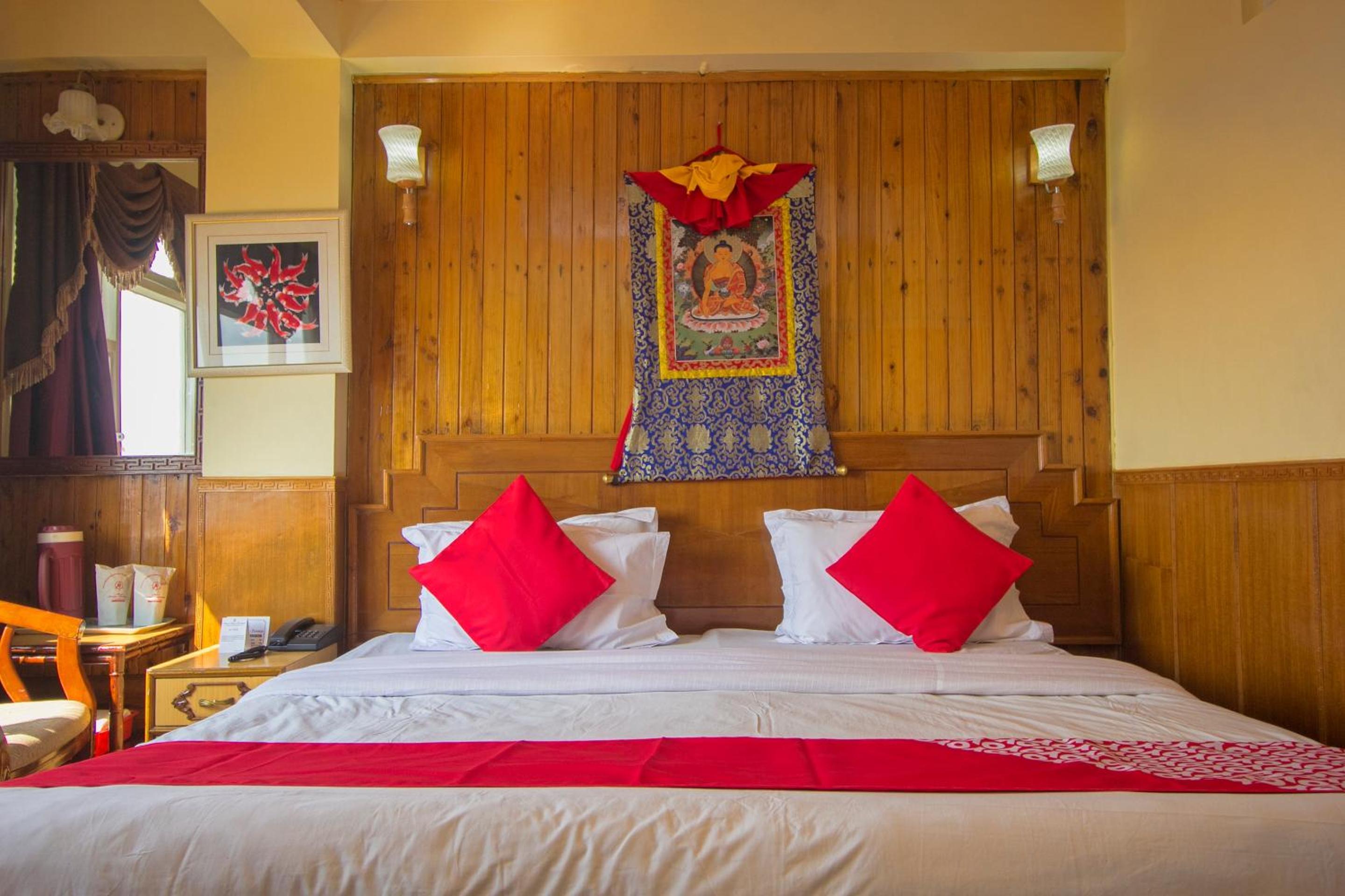 Deluxe Double Room - Photo 11