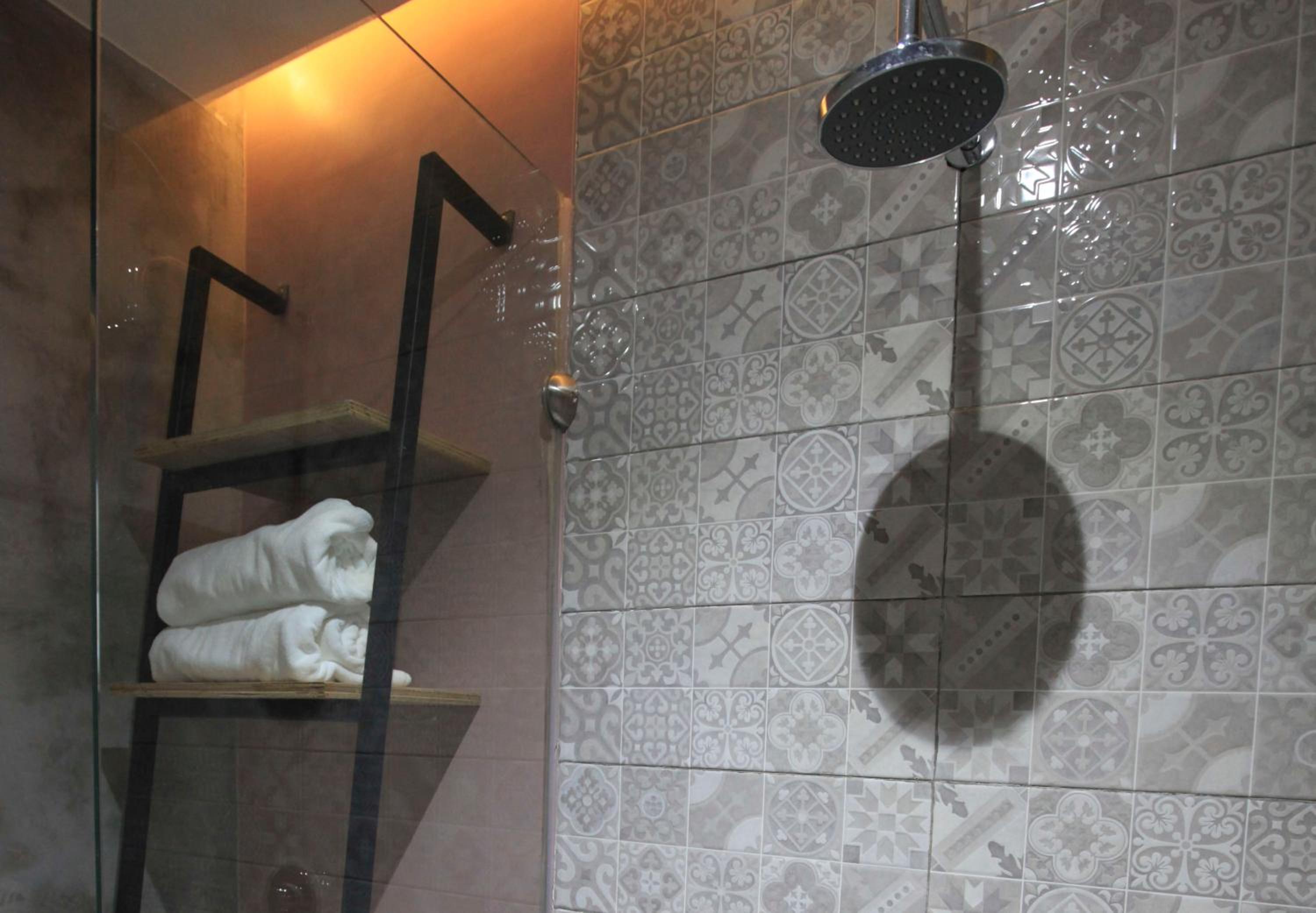 Deluxe Queen Room - Photo 4