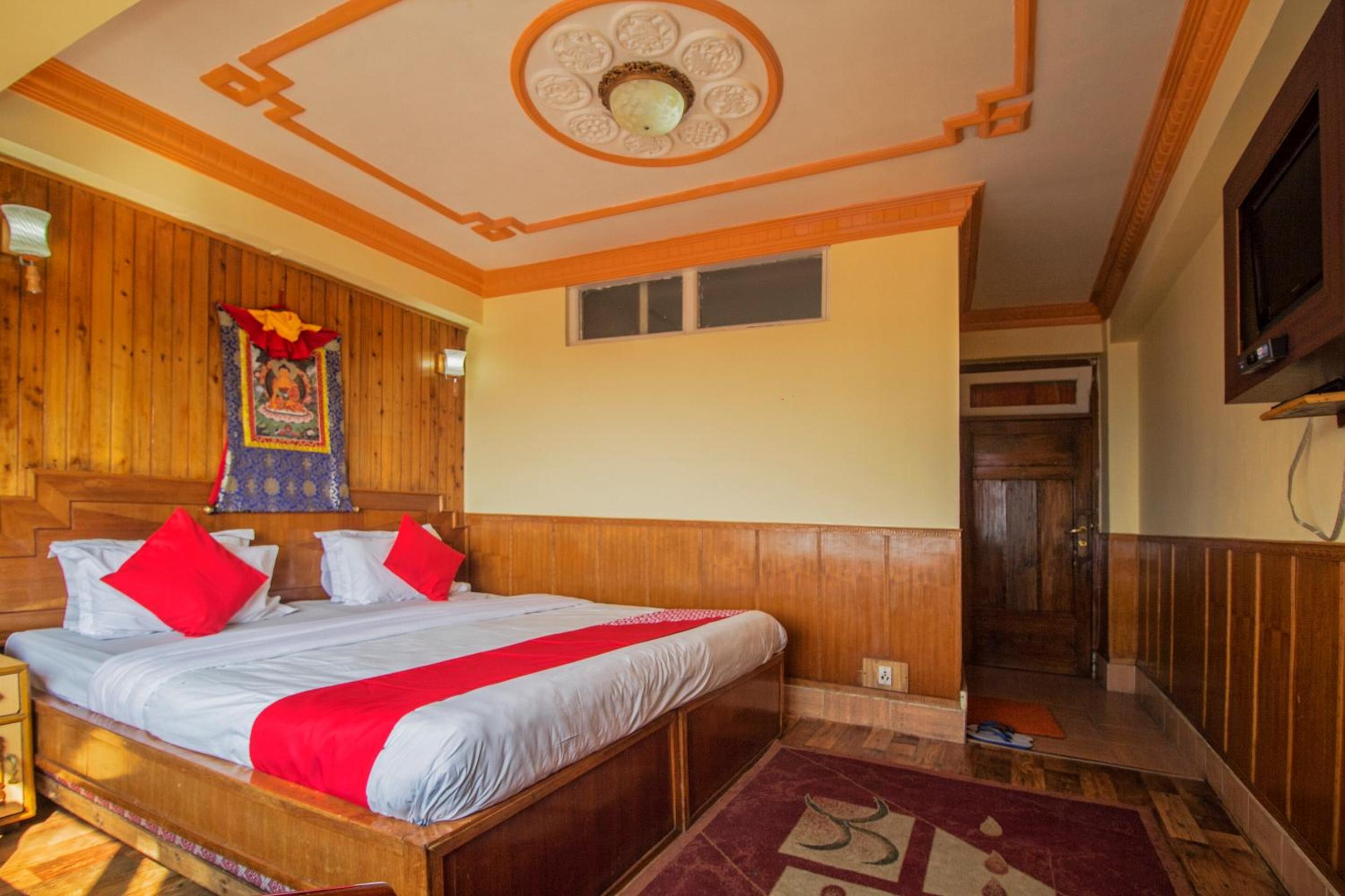 Deluxe Double Room - Photo 9