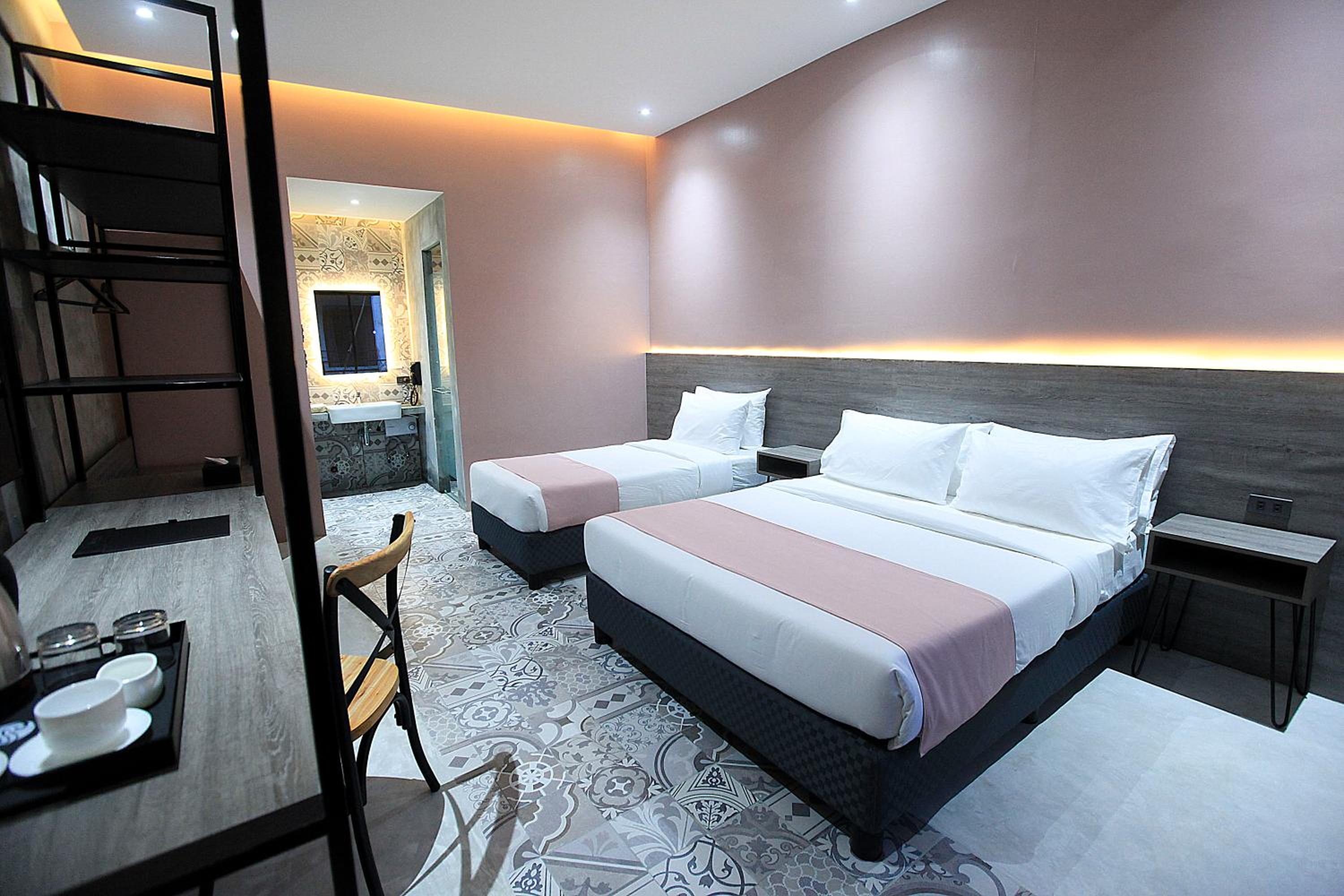 Deluxe Queen Room - Photo 1
