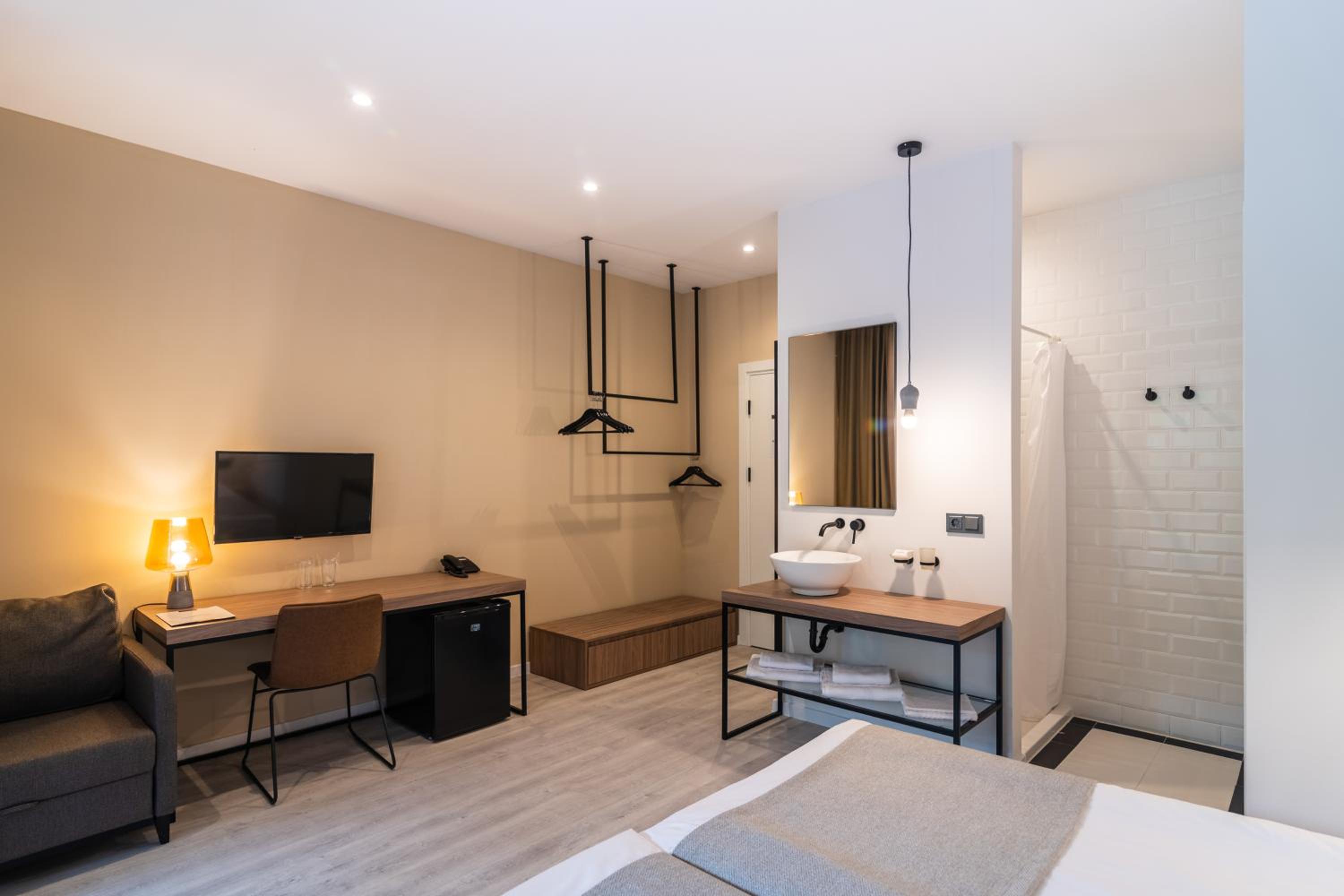 Standard Double or Twin Room - Photo 2