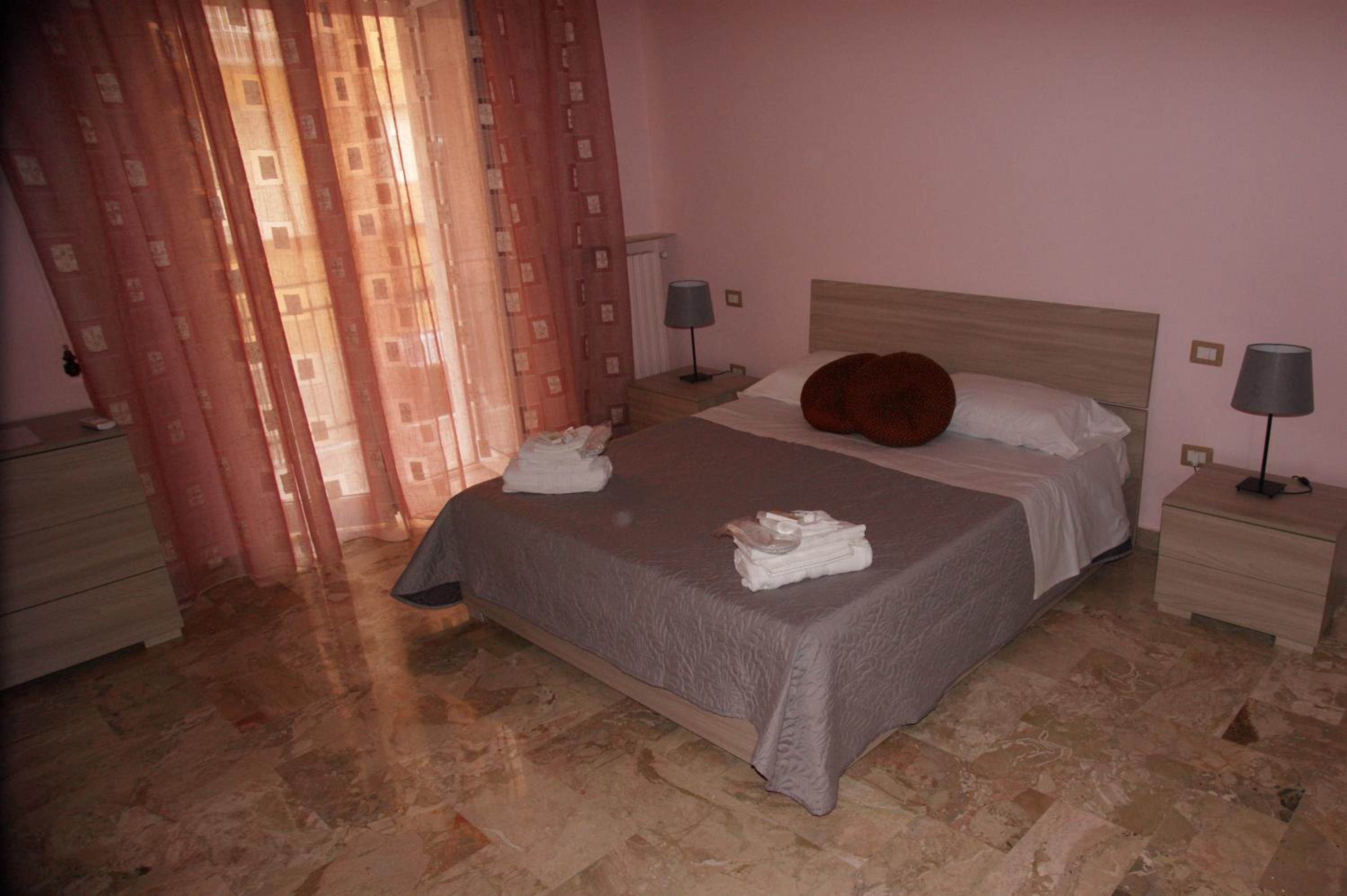 Deluxe Room (2 Adults + 1 Child) photo 1