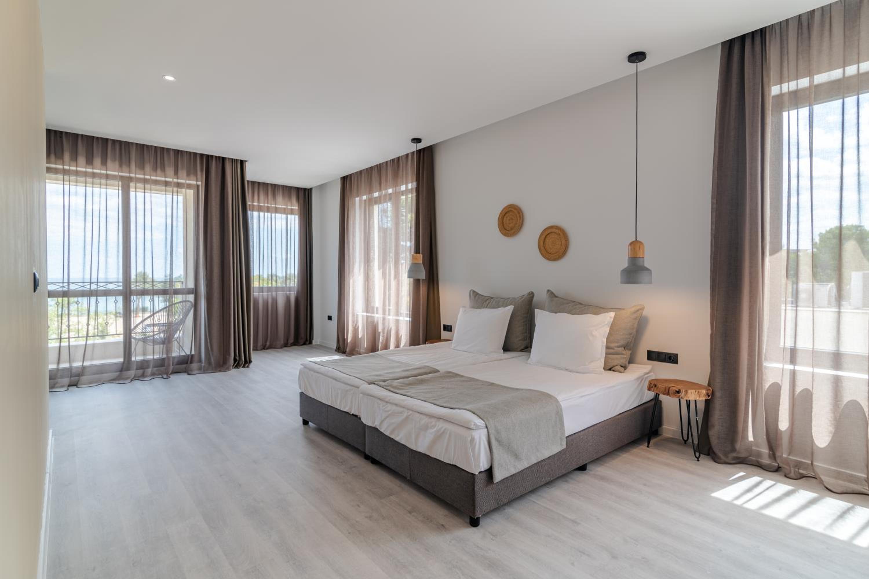 One-Bedroom Apartment - Photo 1