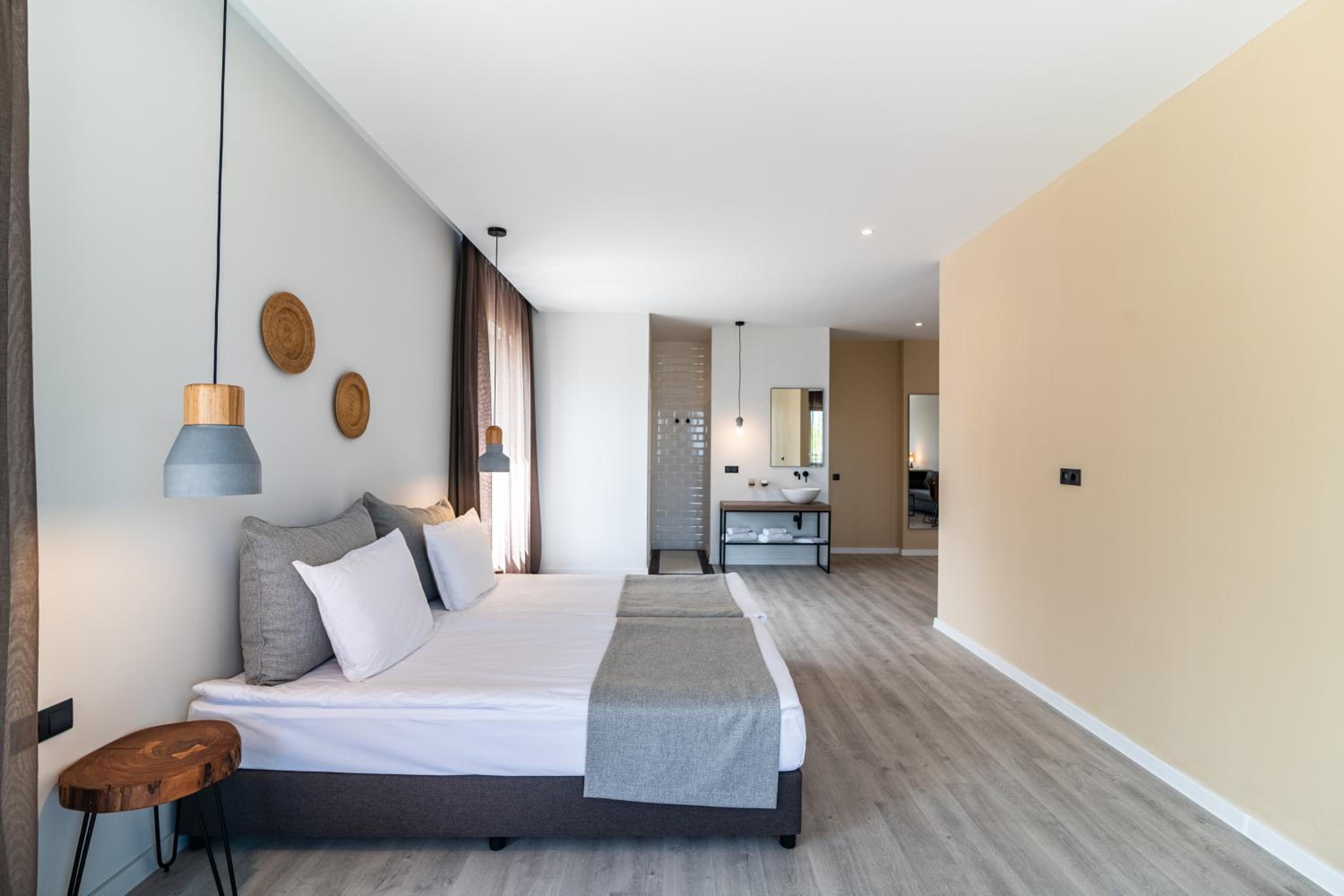 One-Bedroom Apartment - Photo 3